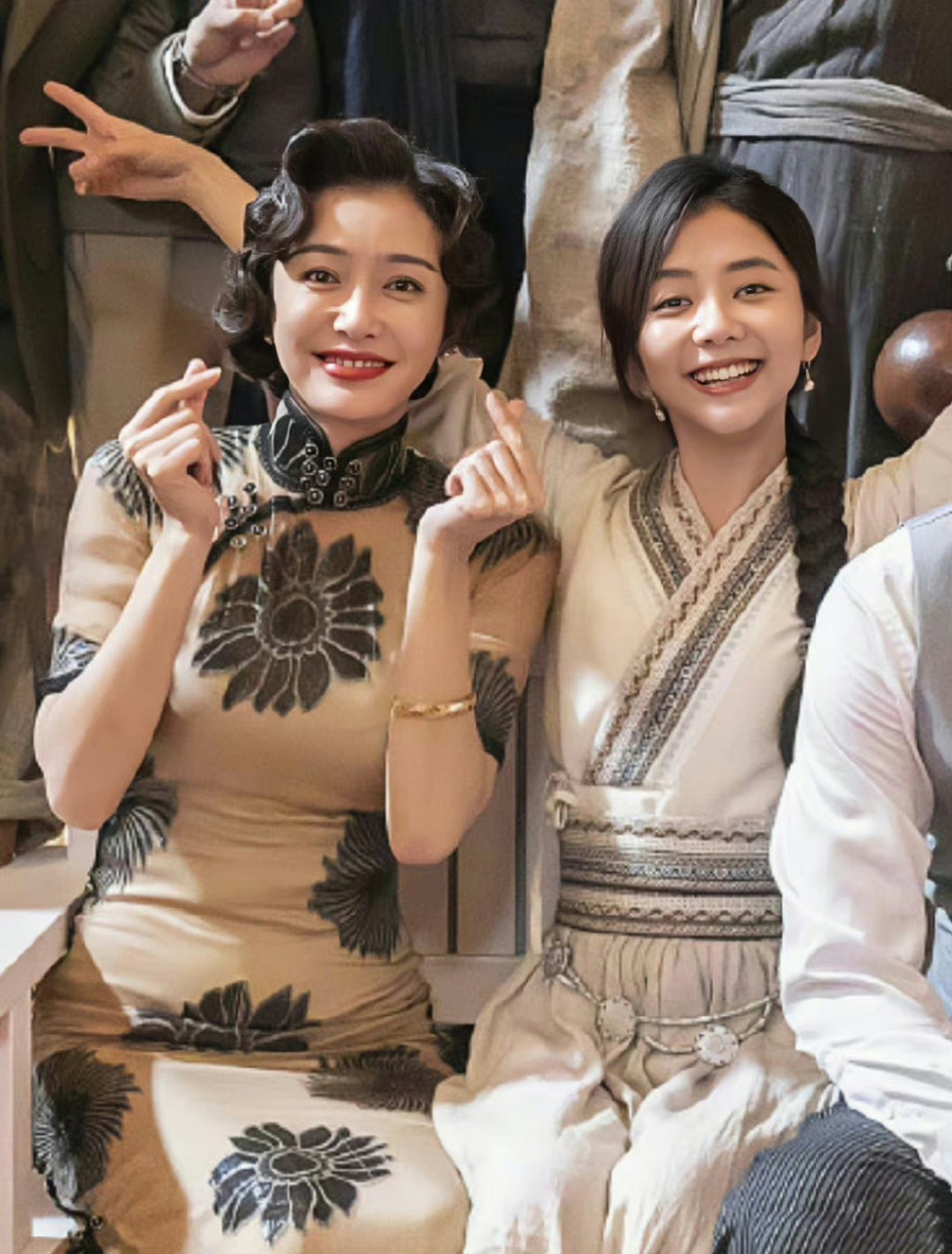 谭松韵和秦岚关系也太好了吧!谭松韵还叫秦岚大狗子!