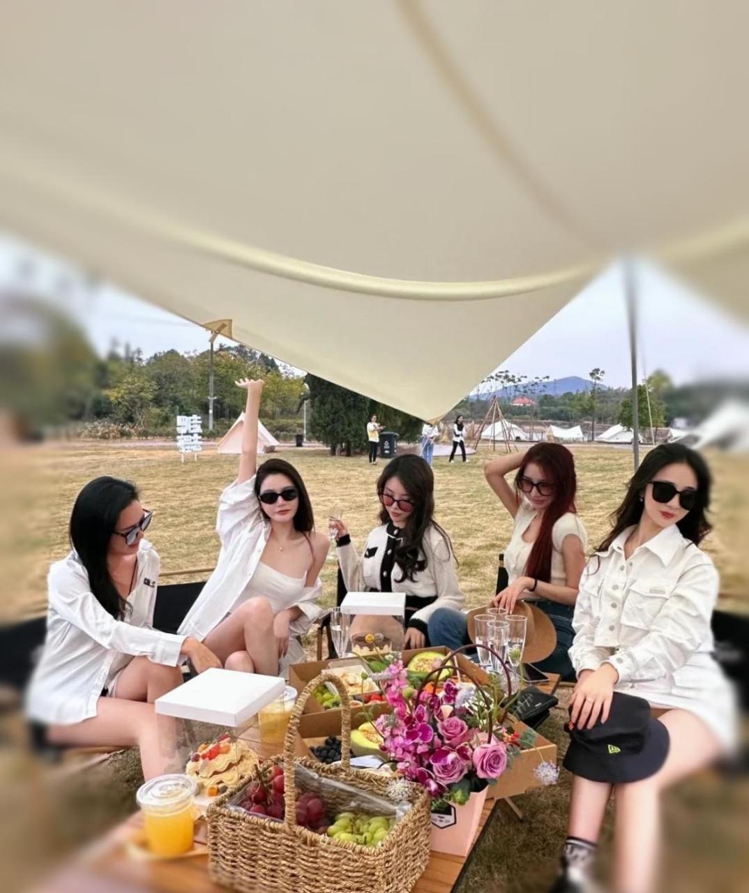 因为怕这5个美女吃他的喝他的,所以男同胞都会找一个理由不去.