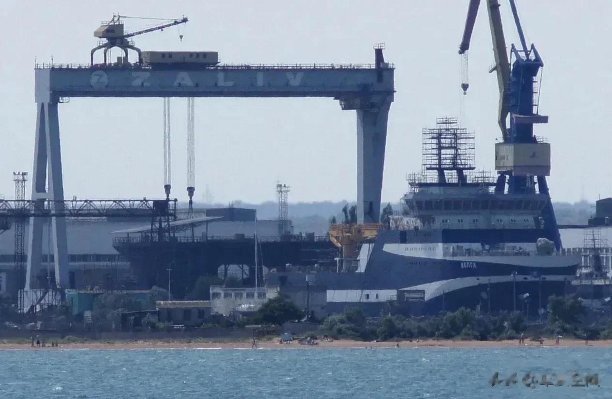 俄罗斯23900型两栖攻击舰建造3年,还只见一个舰首,建造进度极度缓慢