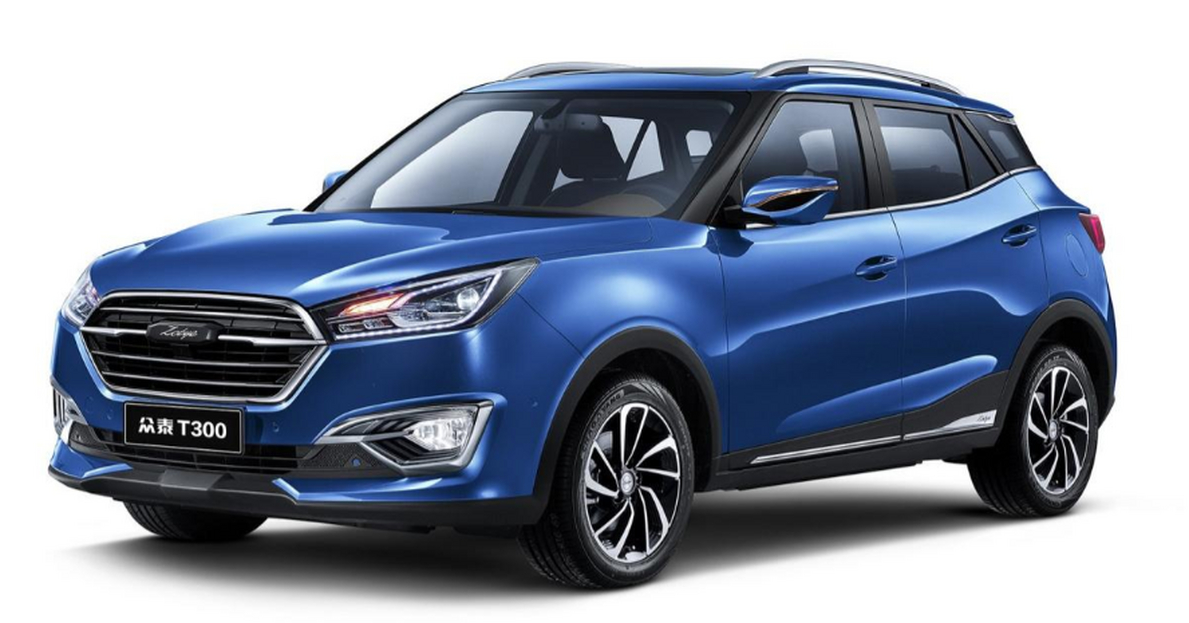 众泰t300l在外观方面,延续了老款车型的设计方案,中网由横幅式格栅