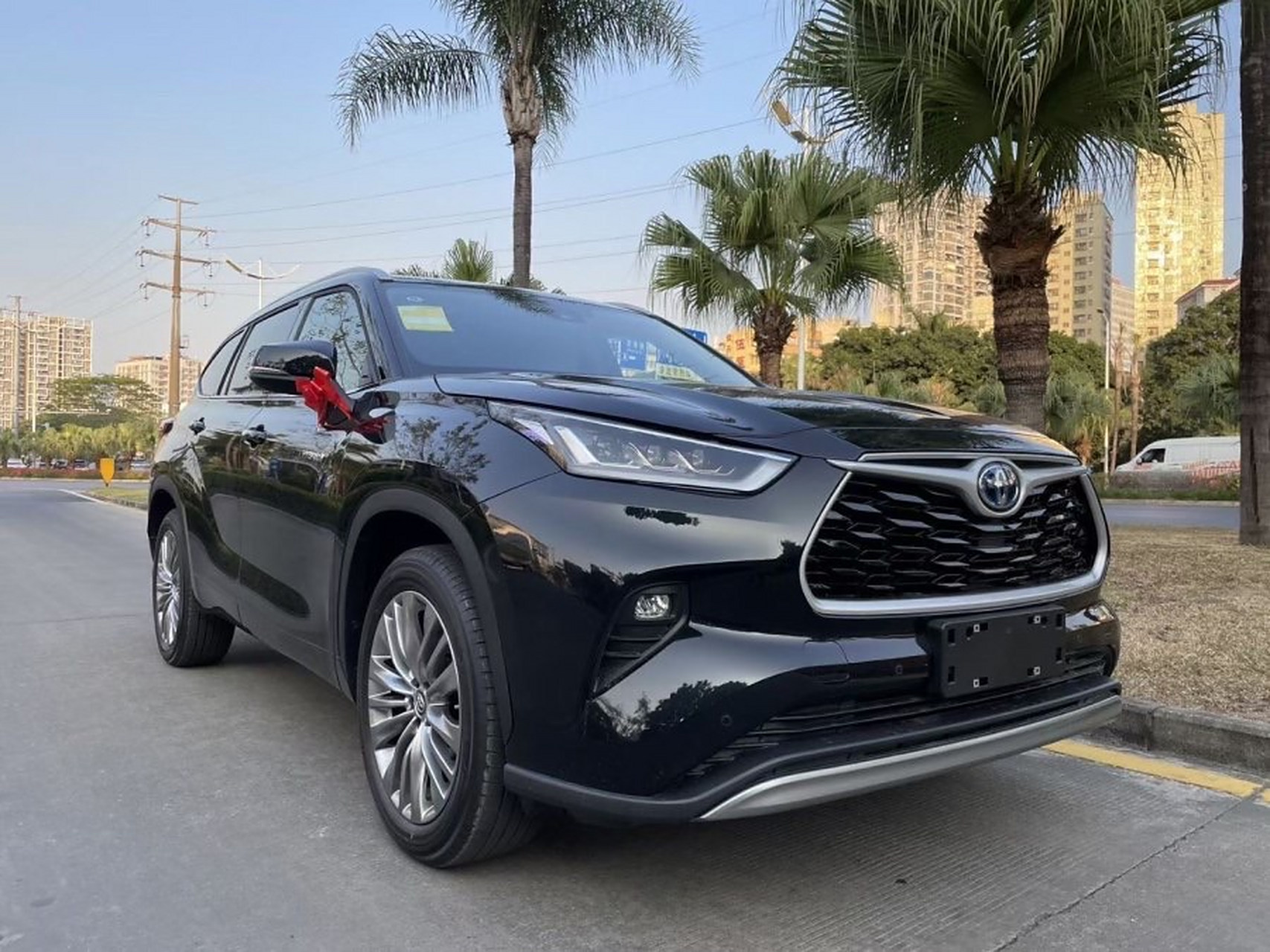 车友前段时间提了辆汉兰达2022款 双擎 2.