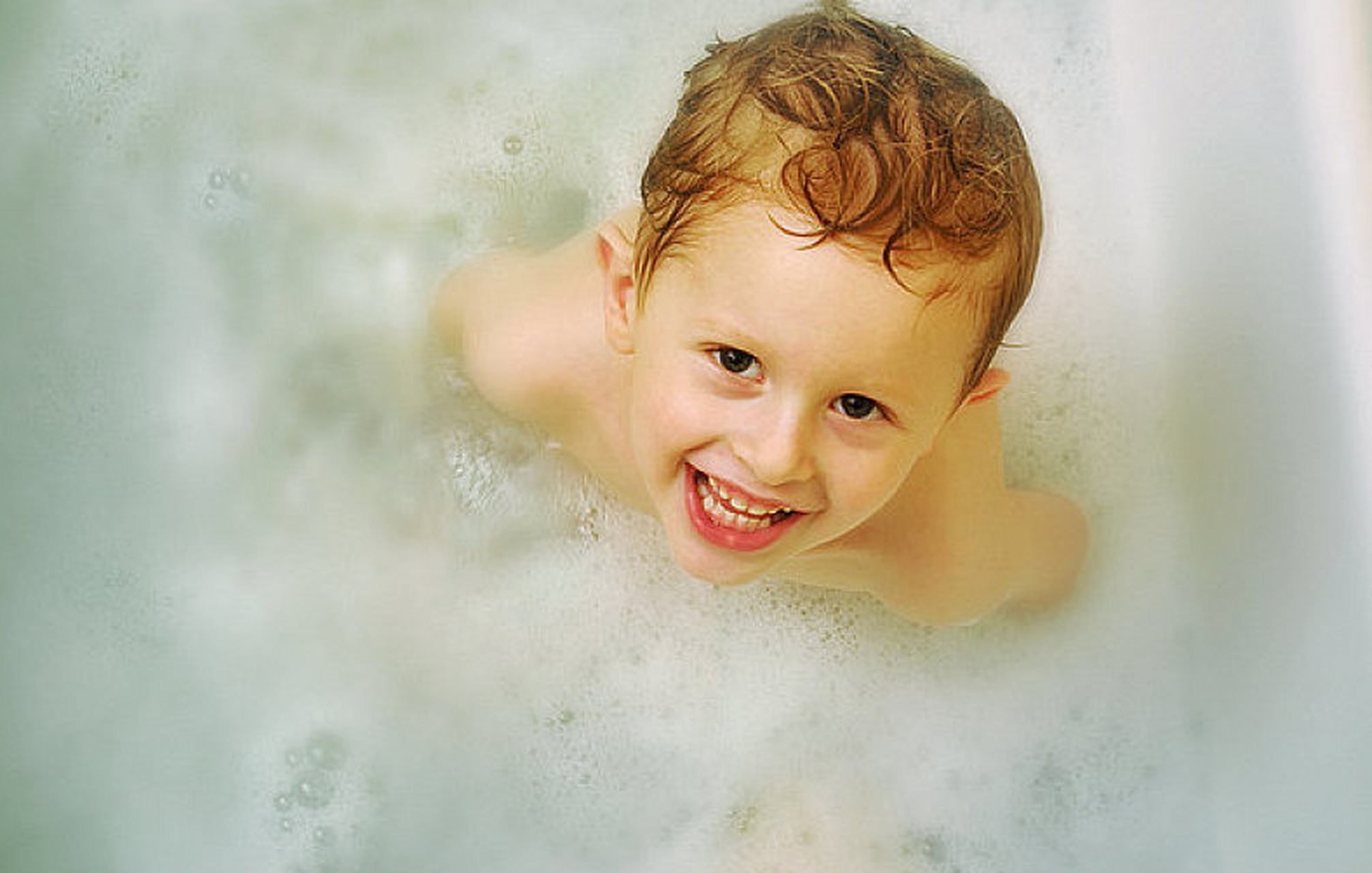 最近有男性朋友问,说自己很喜欢泡热水澡,会不会影响以后的生育?