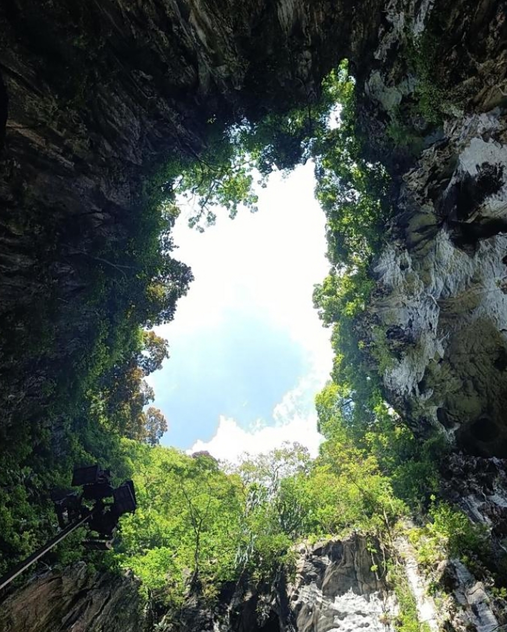 黑风洞有3个主洞穴和20多个小洞穴.