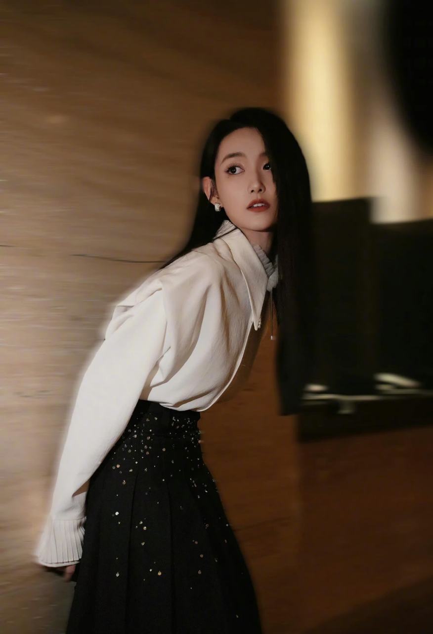 蒋依依高跟凉鞋大长腿[鄙视]