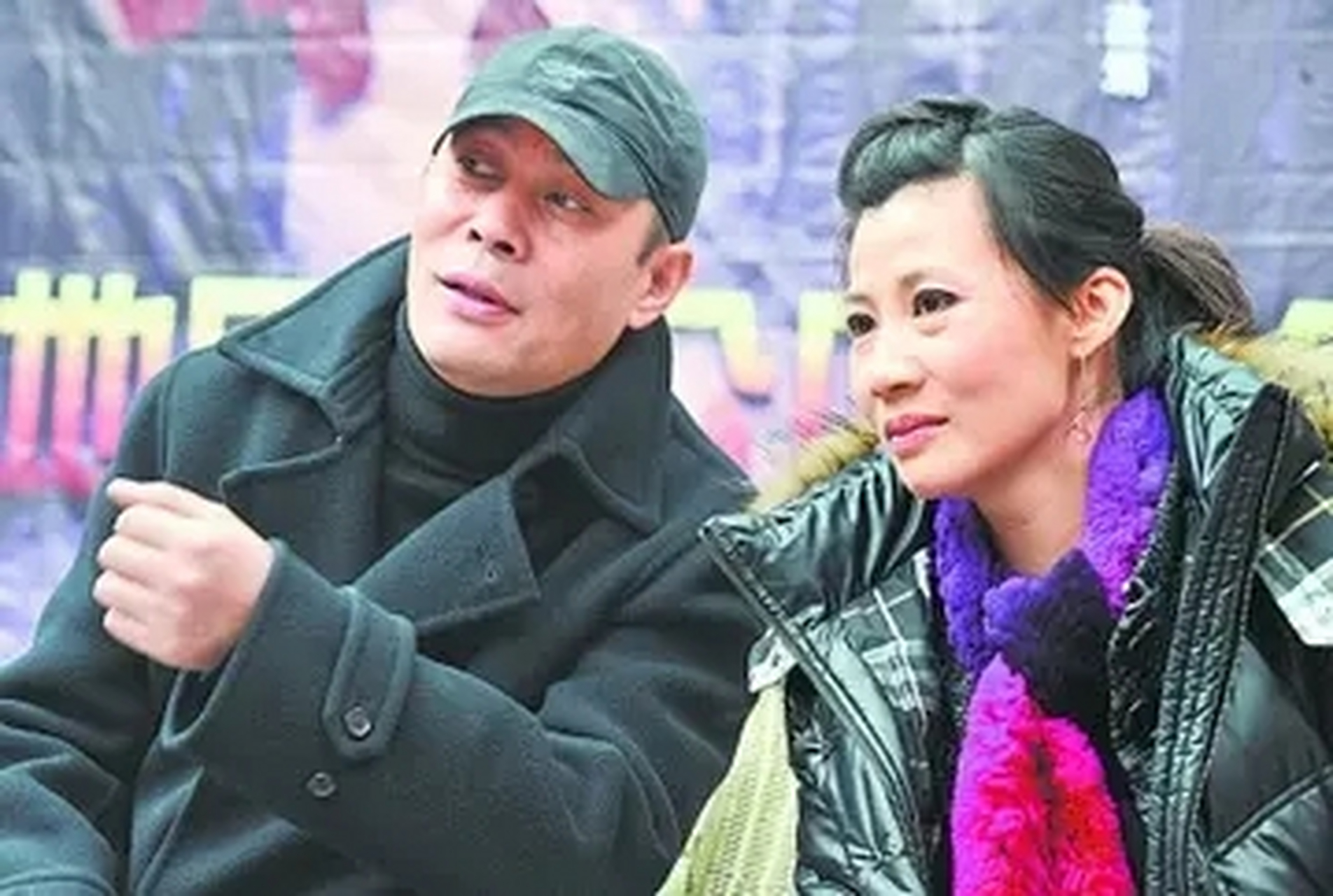 当年,在拍摄《蓝衫女匪》时,张光北与陈炜拍吻戏.