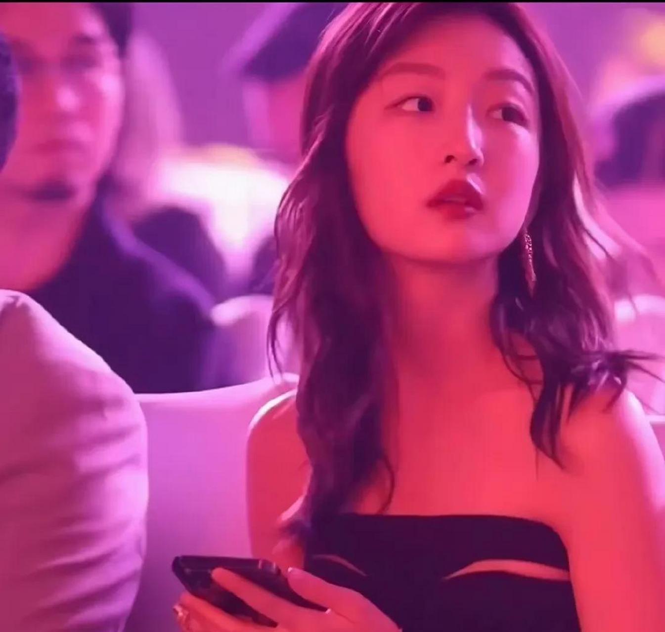 周冬雨的美貌,被低估了!生图美成了精修图.