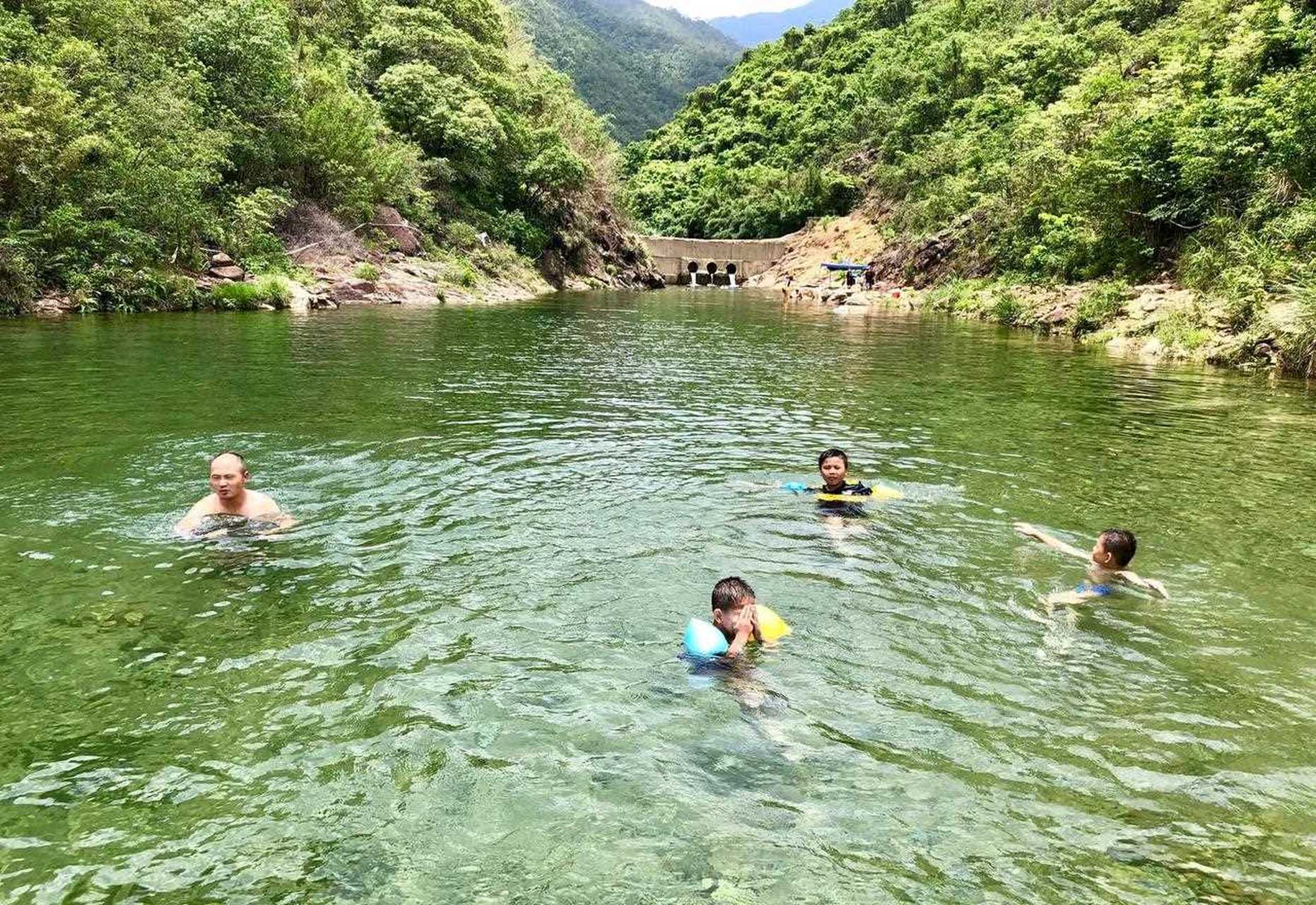 今天无意中听朋友说汕尾海丰的大东门又可以去玩啦 说实在的,这地方