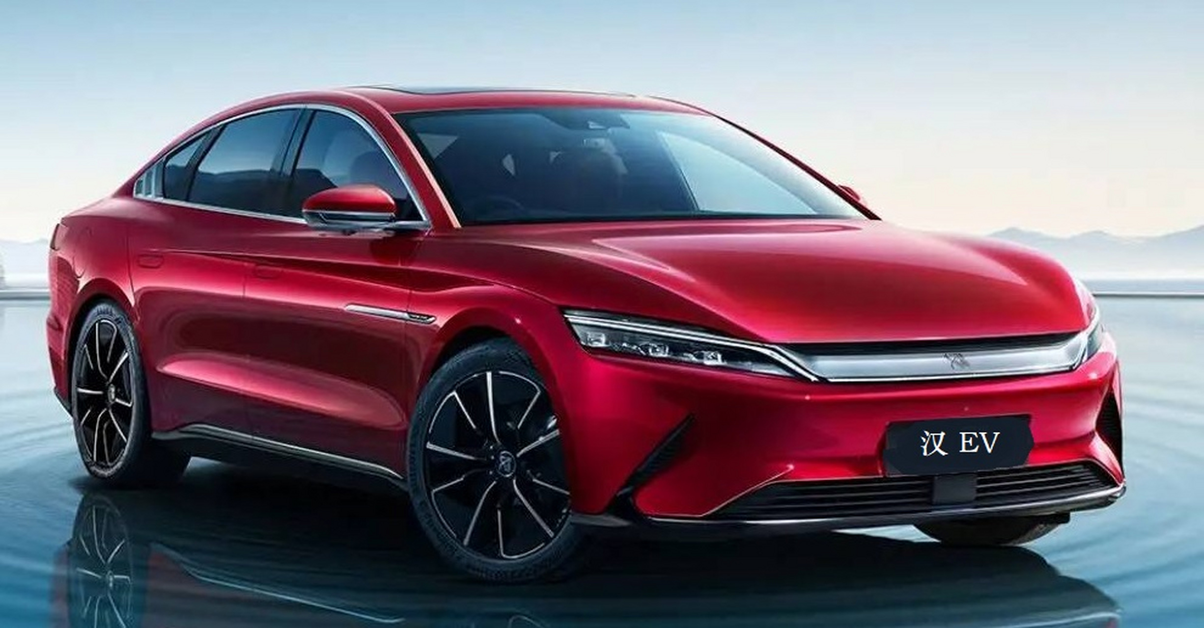 首先,比亚迪汉 ev是一款纯电动中型轿车,拥有丰富的性能参数.
