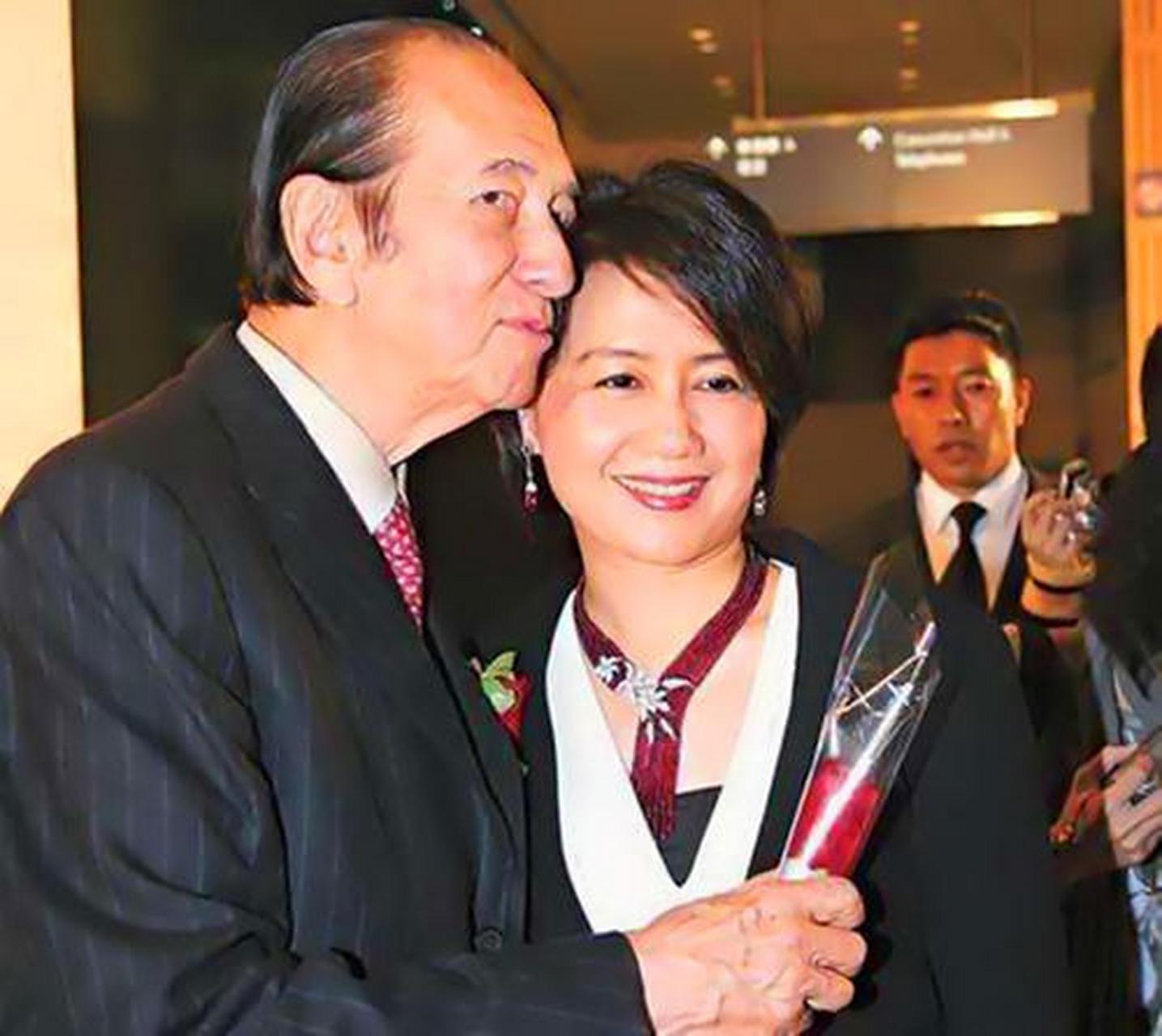 洗米华原本是澳门赌场的"扒仔",后来被获得澳门赌场叠码权的崩牙驹