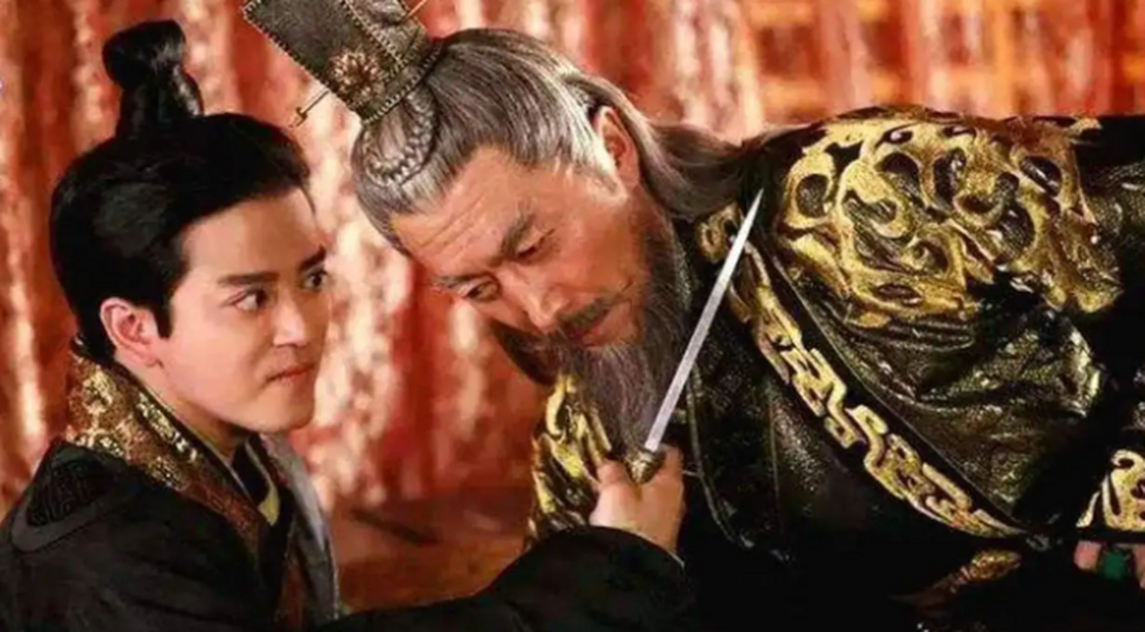 朱温此人,荒淫无度,当儿子们在外征战时,他经常征召自己的儿媳妇们进