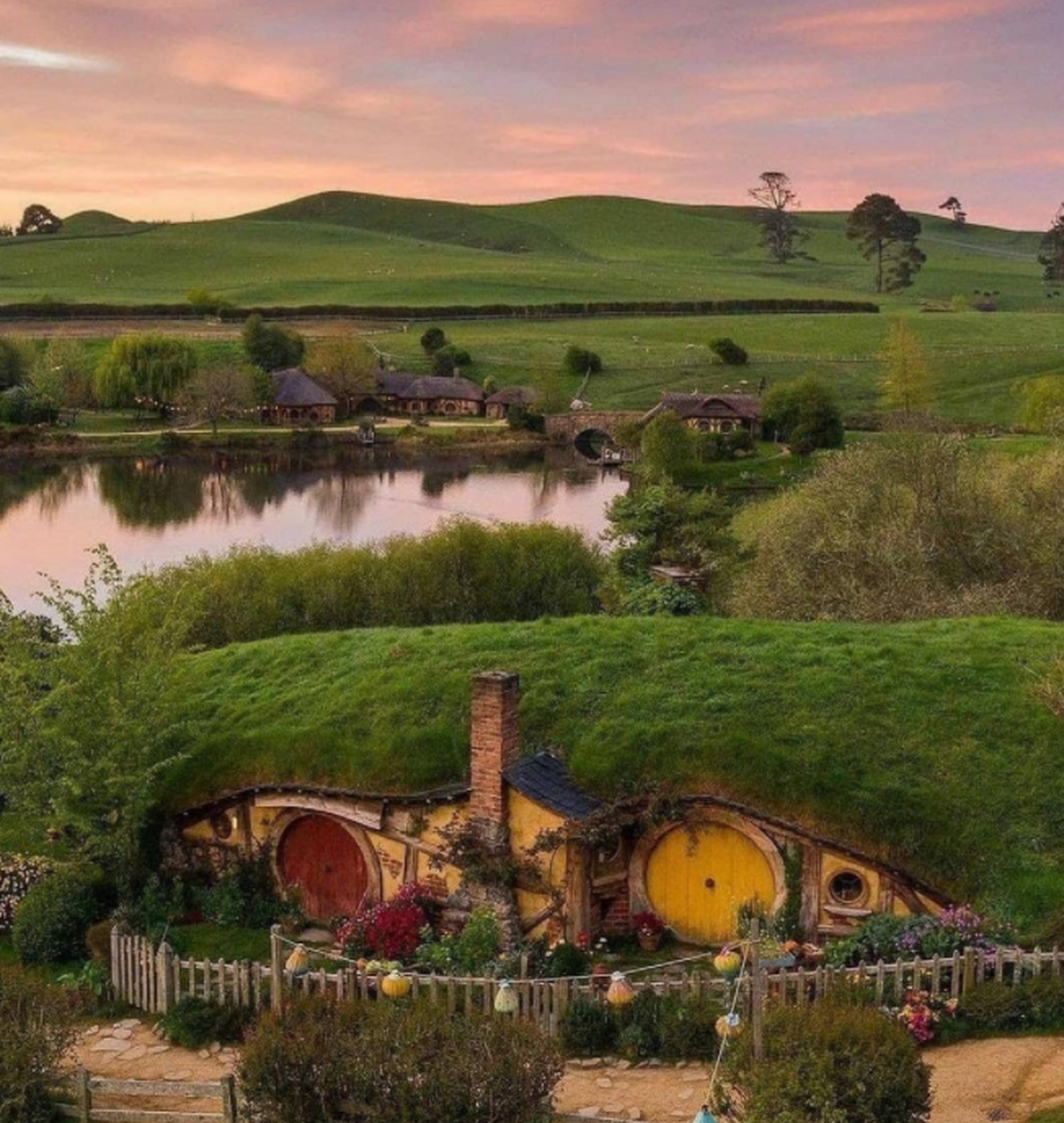 全球美景分享:霍比特人村(hobbiton),新西兰  霍比特人村是新西兰北岛