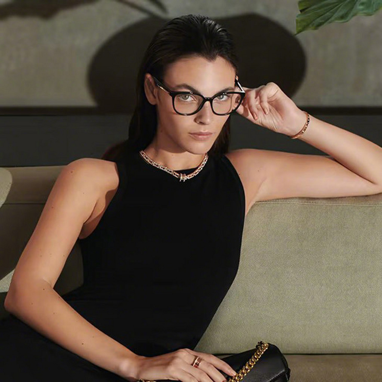 又美又酷的意大利超模—vittoria ceretti 新季眼镜配饰大片,脸是真能