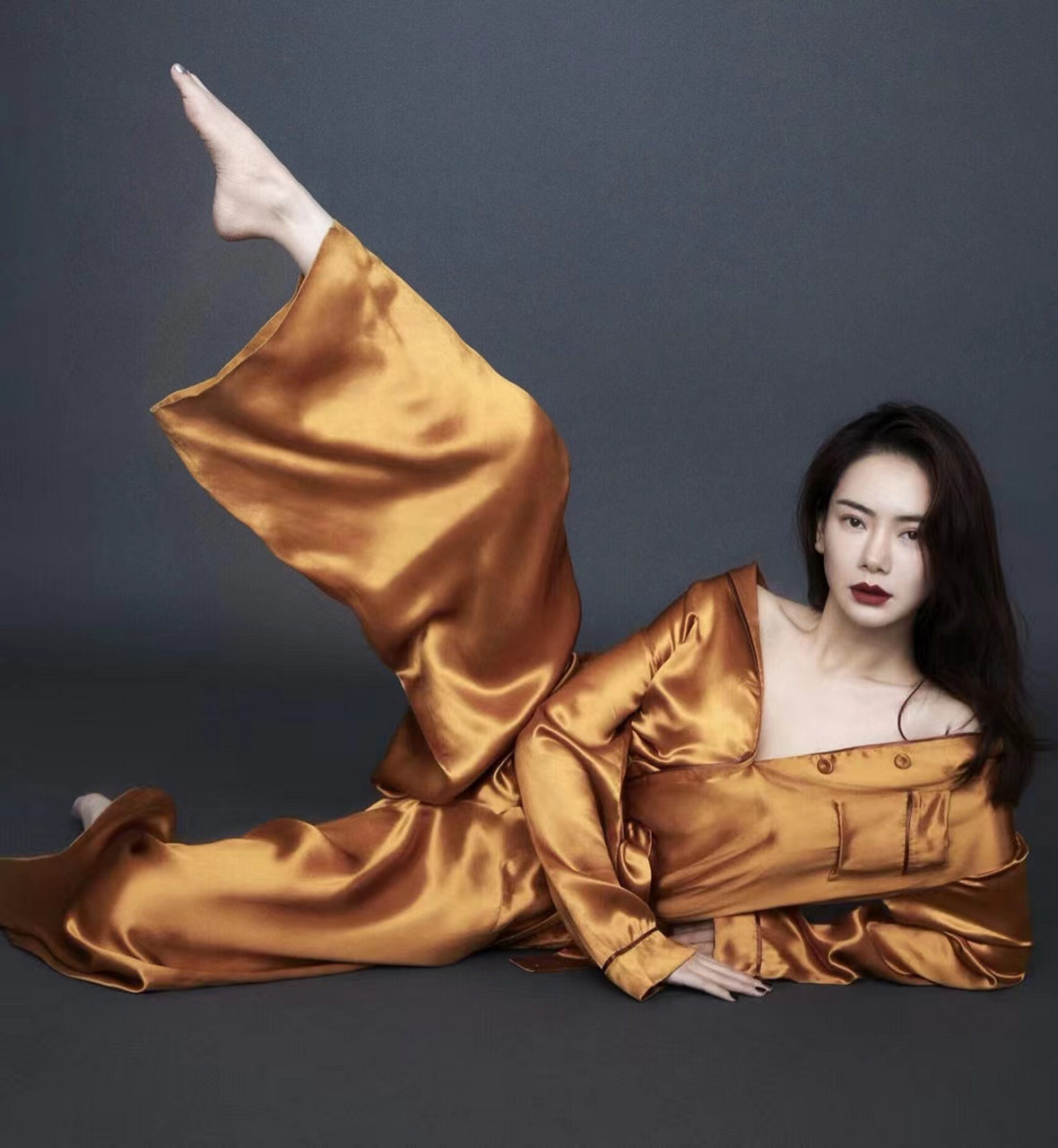 女明星玉足美腿,到底会不会臭?