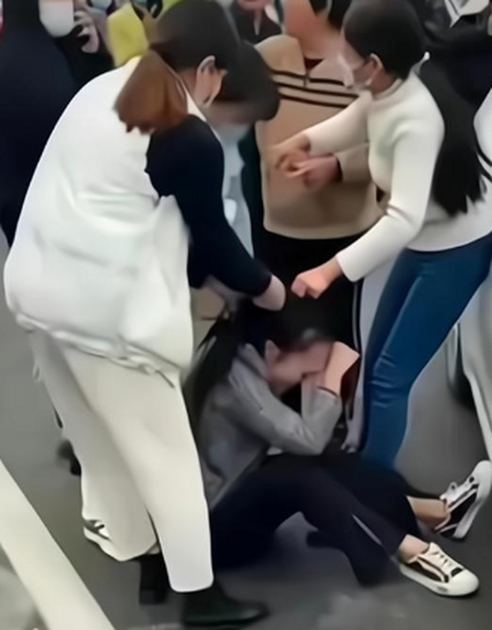 为什么原配和小三打架,小三总是输?