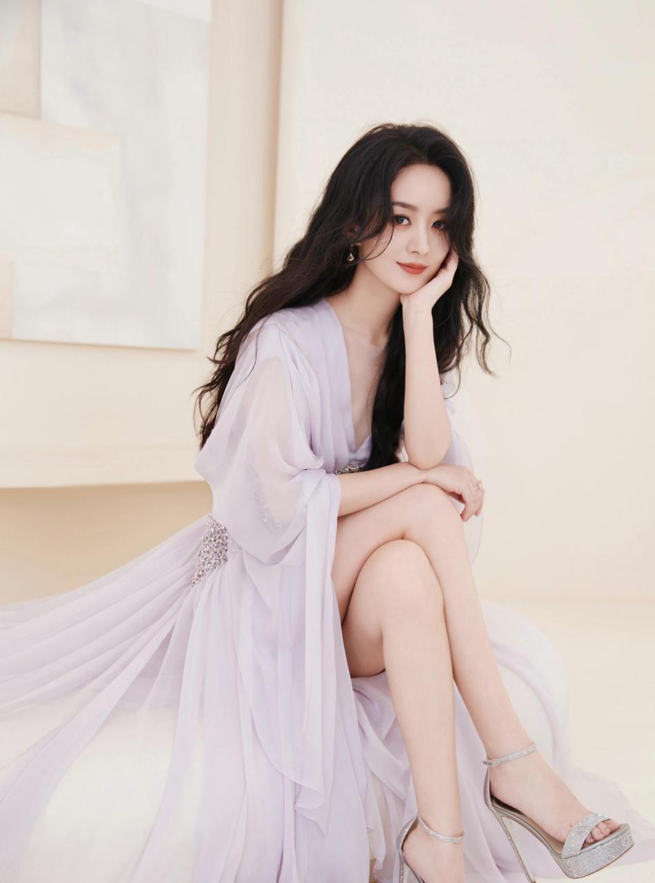 赵丽颖身穿仙女裙,大露美腿和精致小脚丫 #中国版chatgpt来了# #娱乐