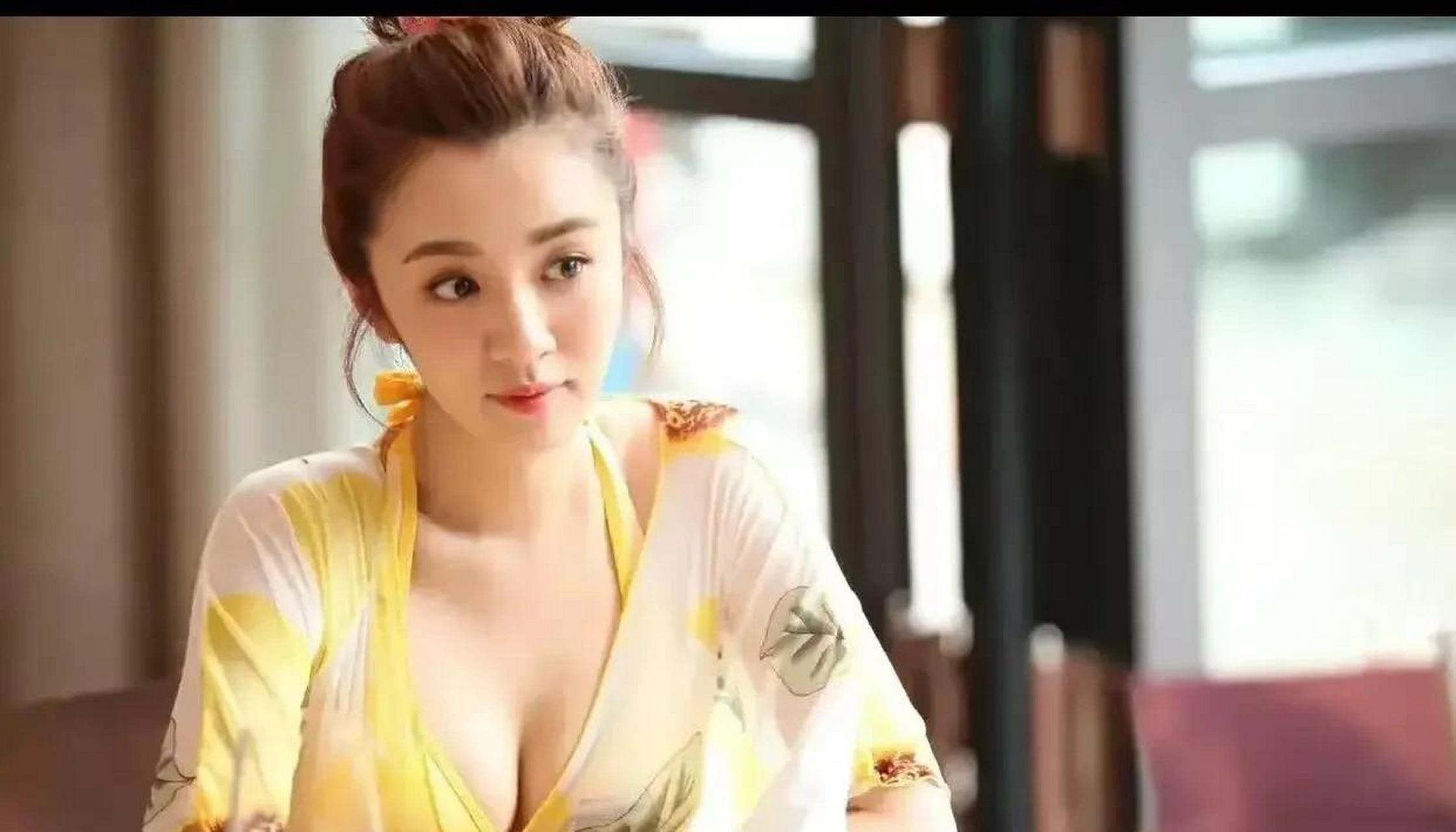 gif创作人 不愧是"大叔杀手,王晓晨比基尼写真曝光,火辣曲线引发