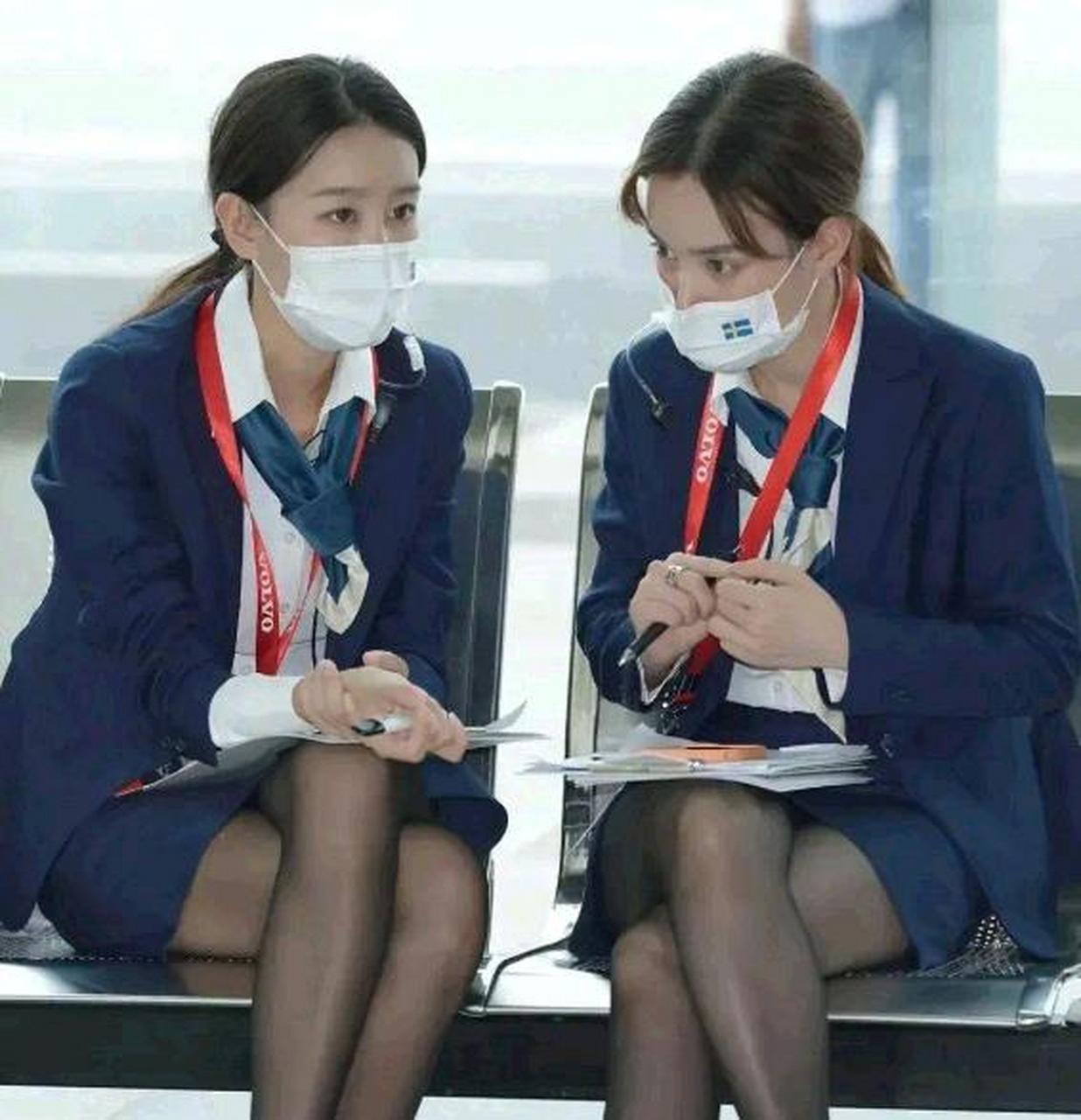 为什么沃尔沃女售货员上班时穿黑色丝袜?可以不戴吗?[期待]