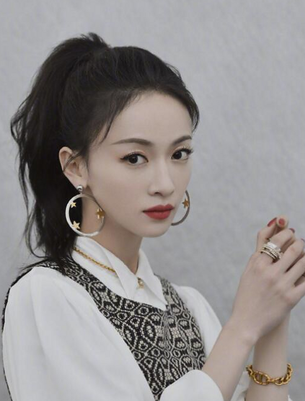 宋轶在谈恋爱的时候属于比较乖萌的那种.