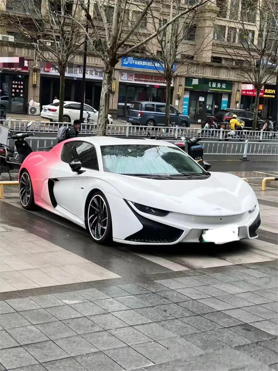 这是什么车?有懂的没有,看着车标是个蜻蜓的样子.