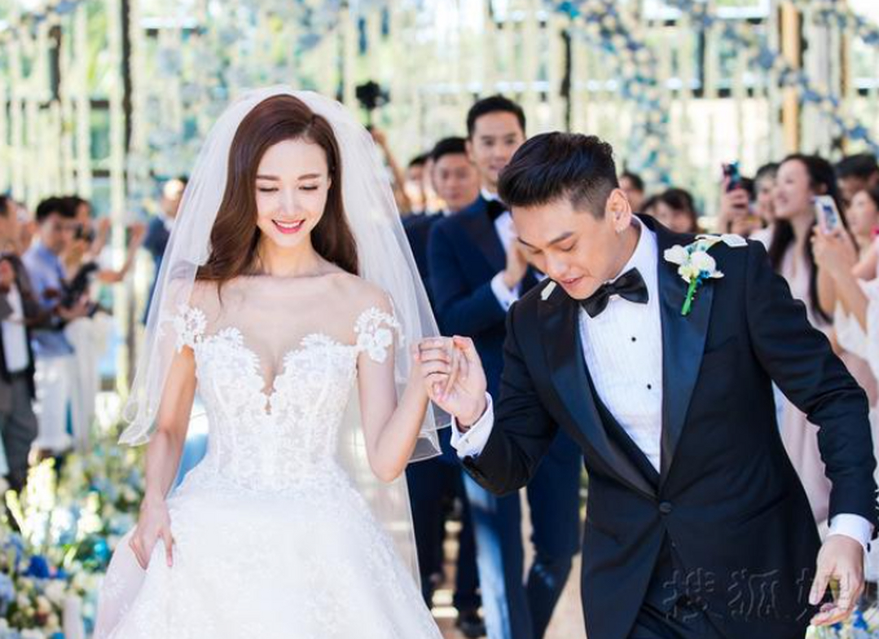 2016年,朱孝天与妻子韩雯雯在巴厘岛举办了婚礼,韩雯雯颜值很高,而且