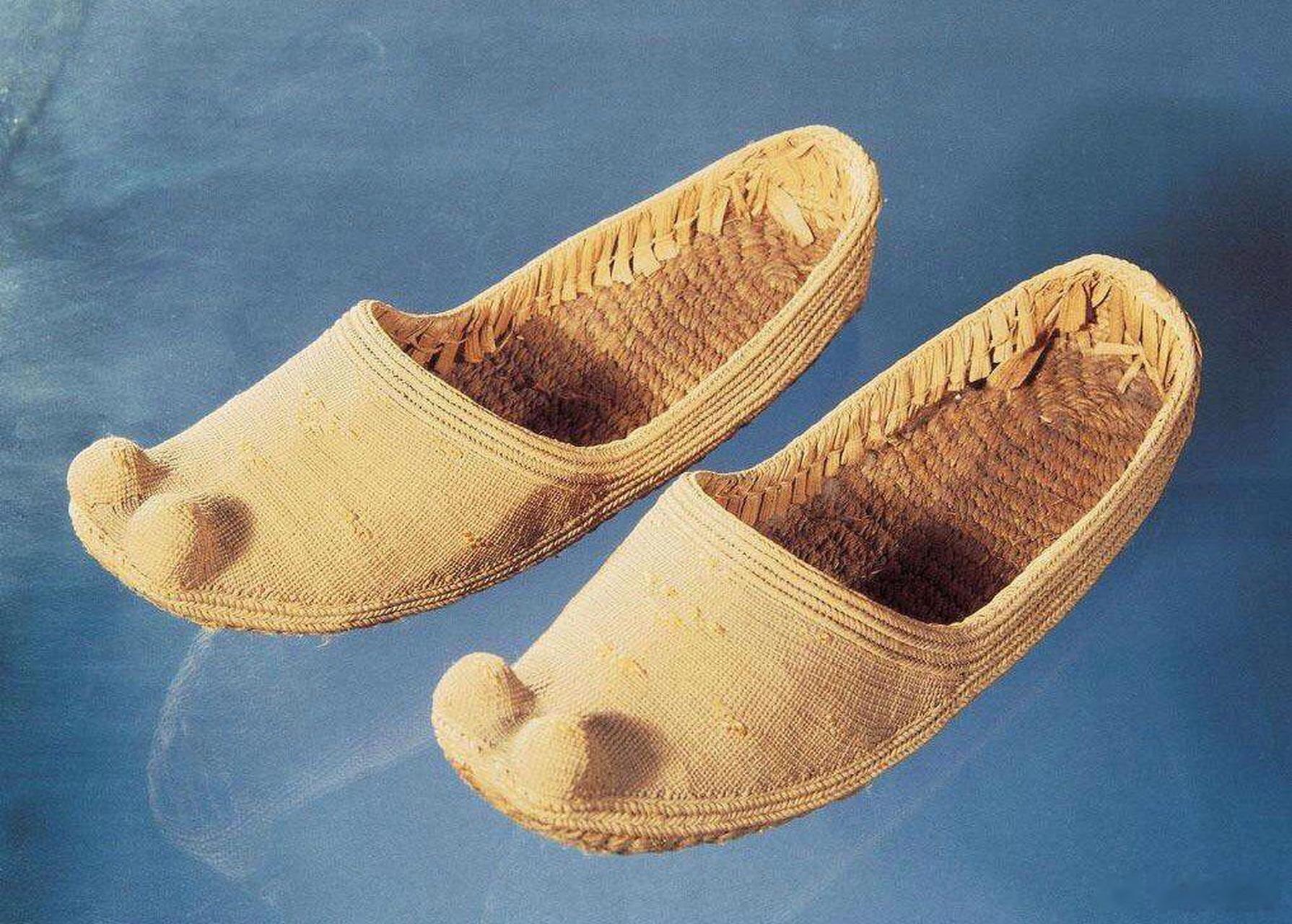 唐代蒲草鞋,吐鲁番阿斯塔那29号墓出土