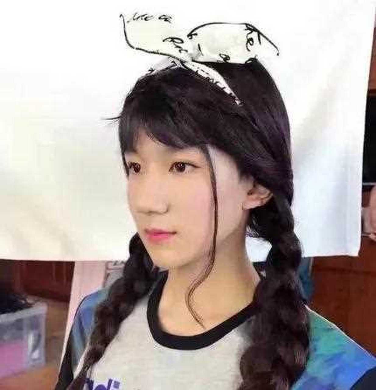 同样是"男扮女装" 躲过了王源,周震南 逃过了蔡徐坤,肖战 却被侯明昊