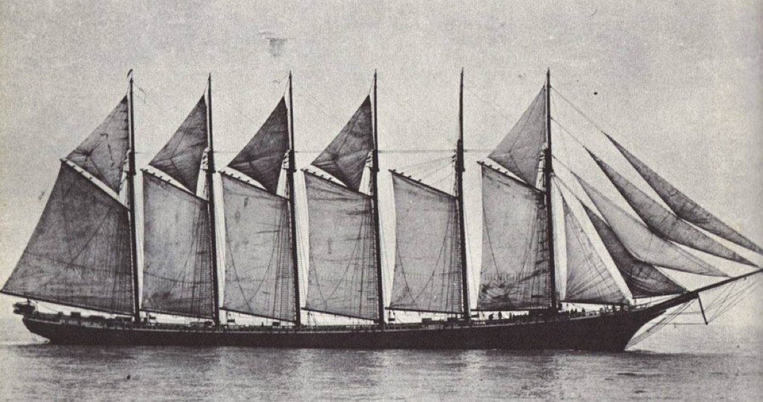 怀俄明号是一艘木制六桅纵帆船,由缅因州巴斯的珀西和斯莫尔公司于