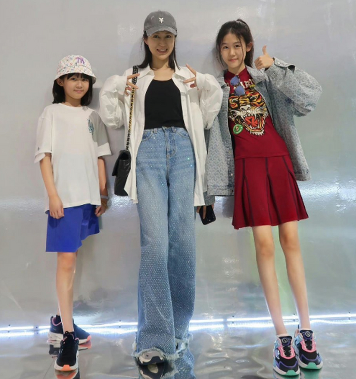 陆毅女儿贝儿14岁身高快赶上妈妈了,腿真的又细又长#陆毅14岁大女儿