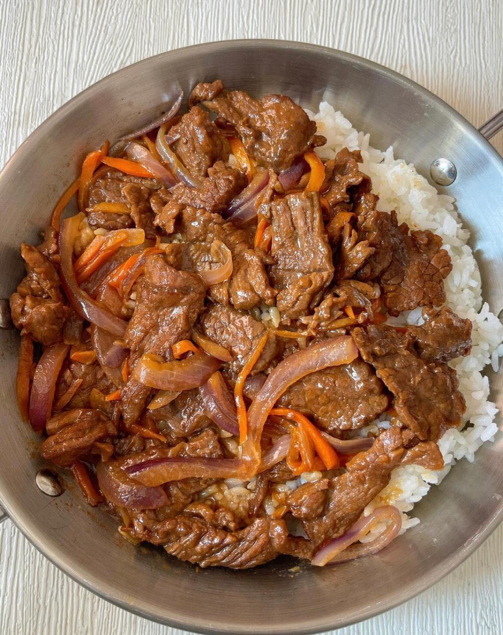 香喷喷的洋葱牛肉饭!|||一口肉一口饭的感觉好快乐!