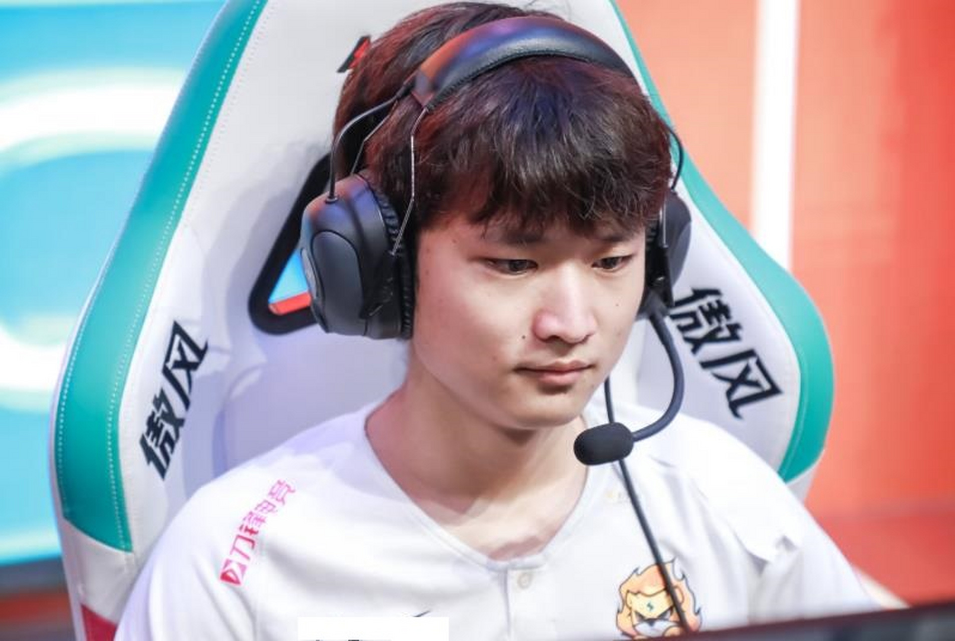 潮游评测团# #2021lpl# 海外网友谈sn击败we:焕烽是lpl第二ad!