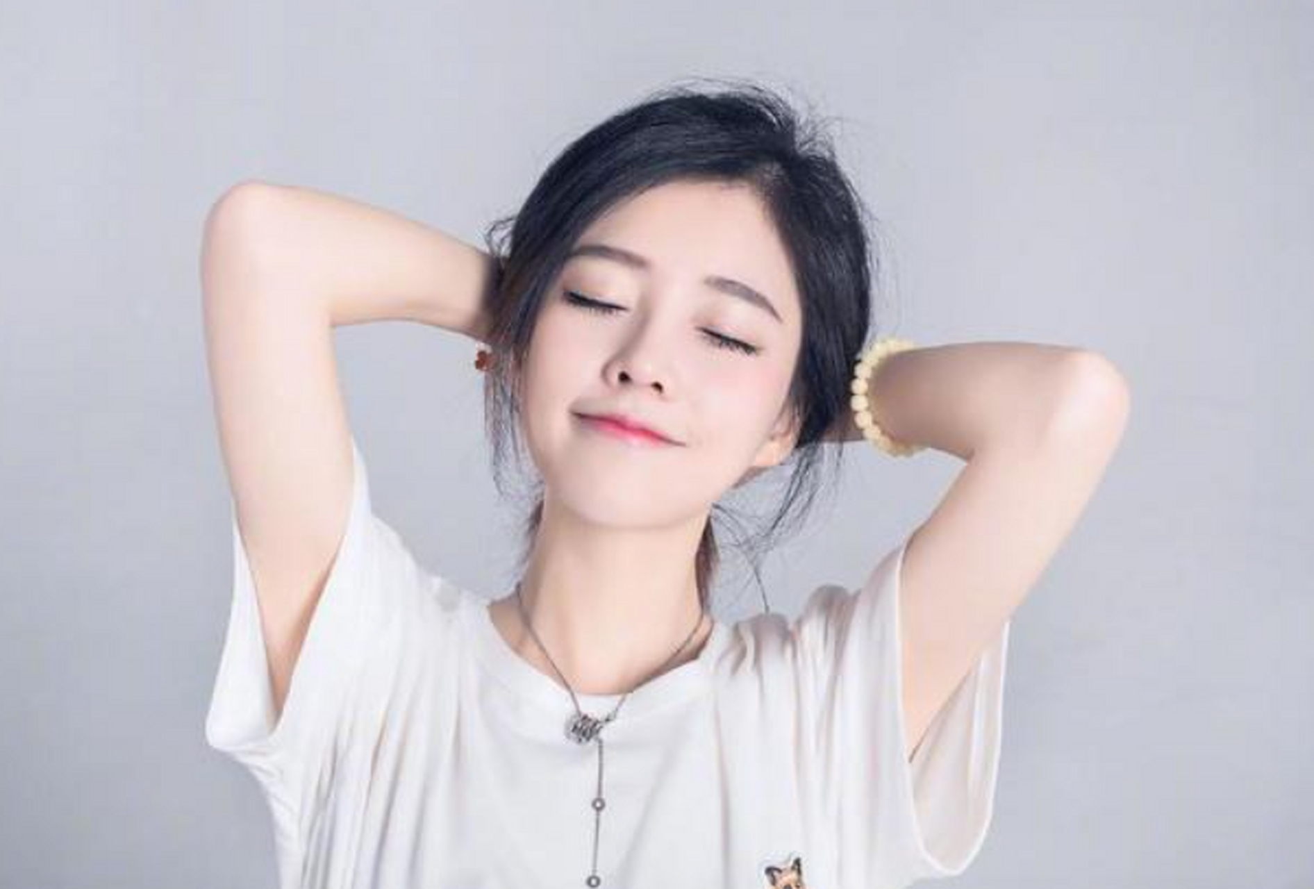 据了解,冯提莫日前在一档采访节目中透露,之前得了甲状腺癌晚期