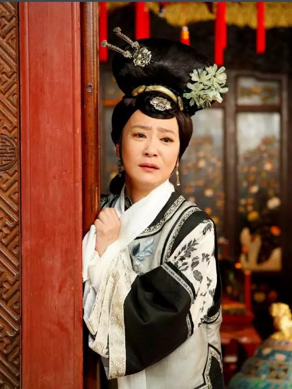 德妃乌雅氏是晚清著名的人物,出身宫女,却深得皇帝宠信,成为四妃之首.