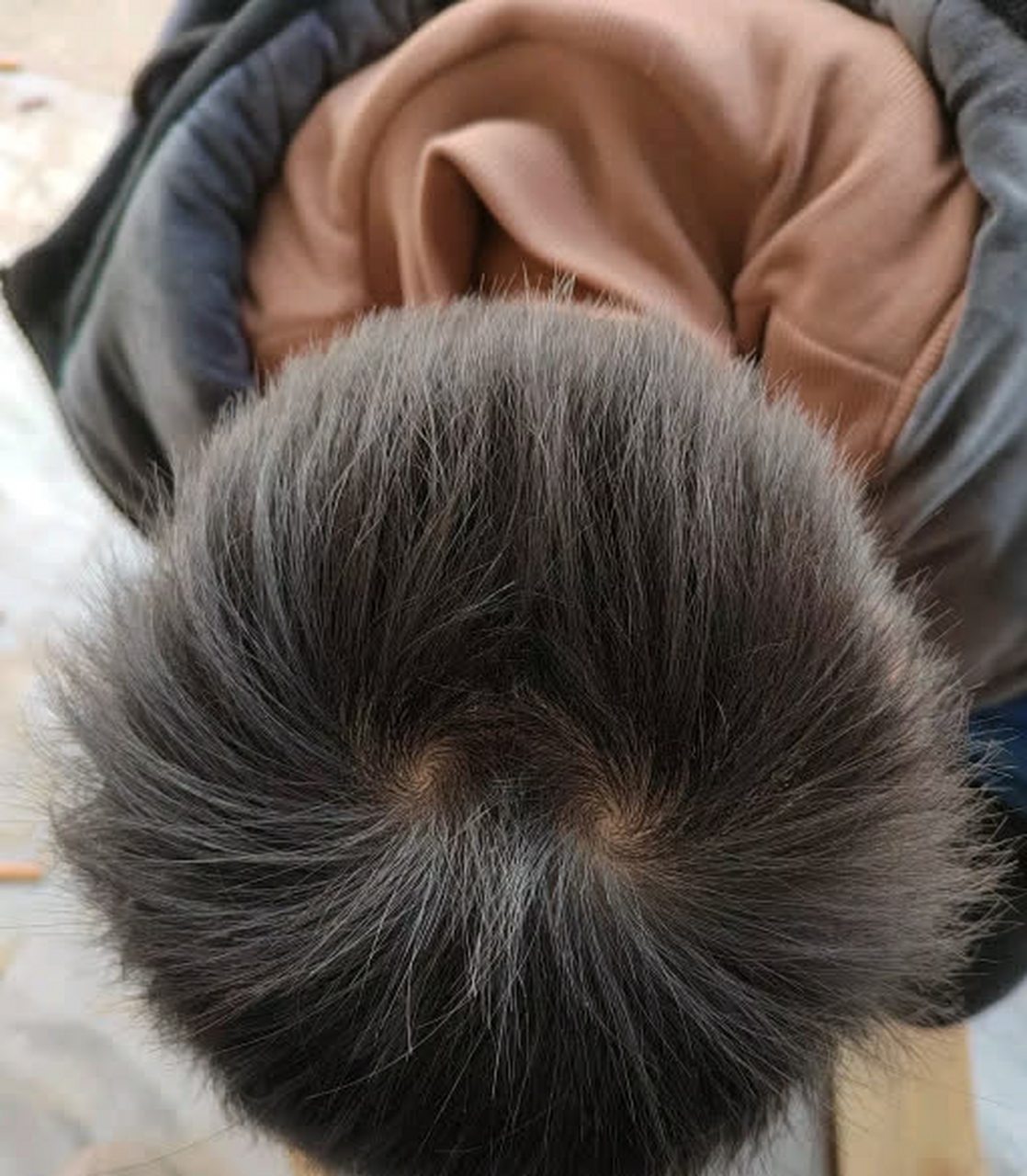 男朋友头上有两个旋,老话怎么说来着?[没眼看]