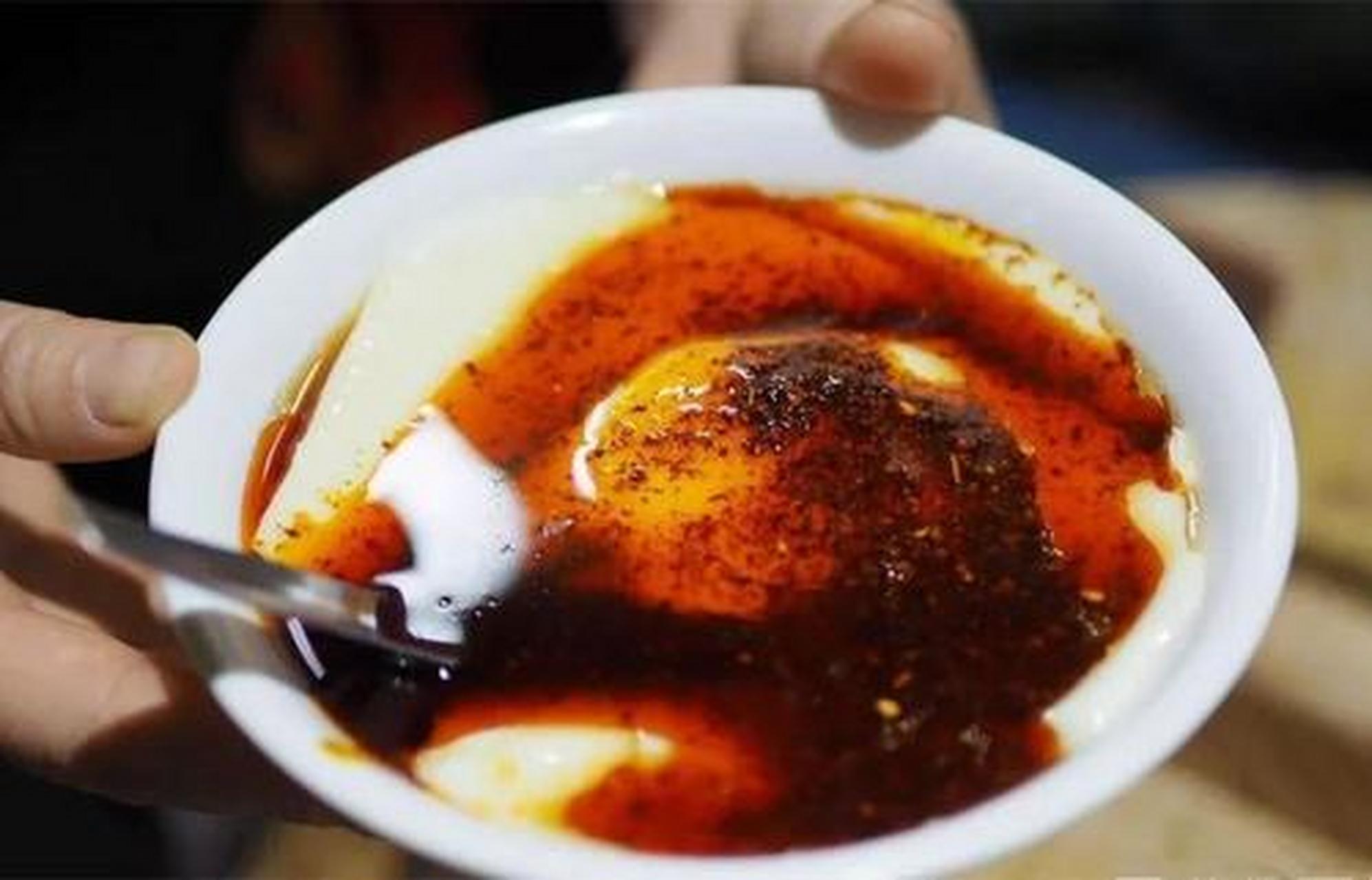 乾县豆腐脑,是陕西省咸阳市乾县的著名特色小吃.乾县豆腐脑以黄豆为原