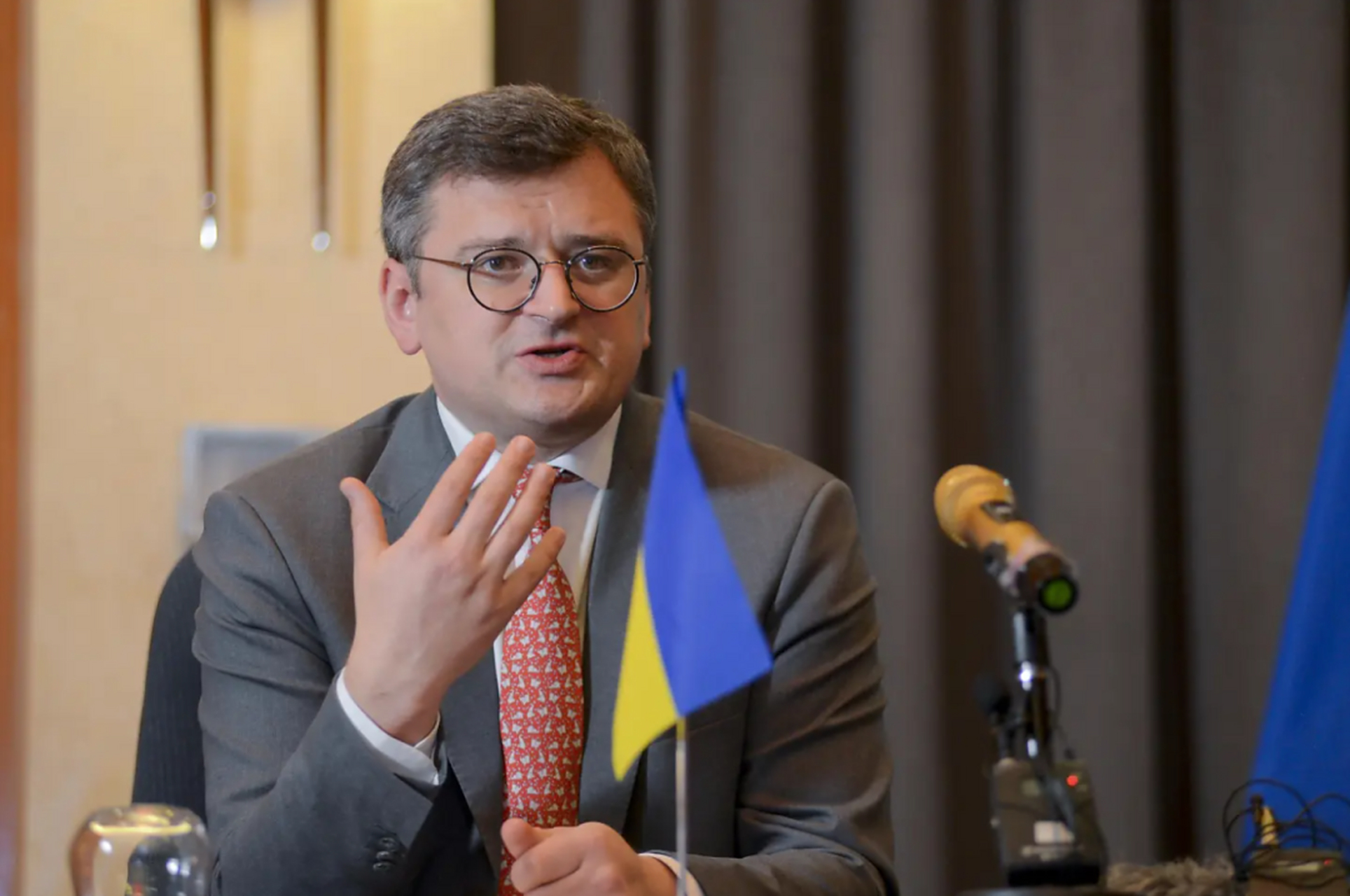 乌克兰外长德米特里·库列巴在接受外媒采访时,首次表达了一个重要