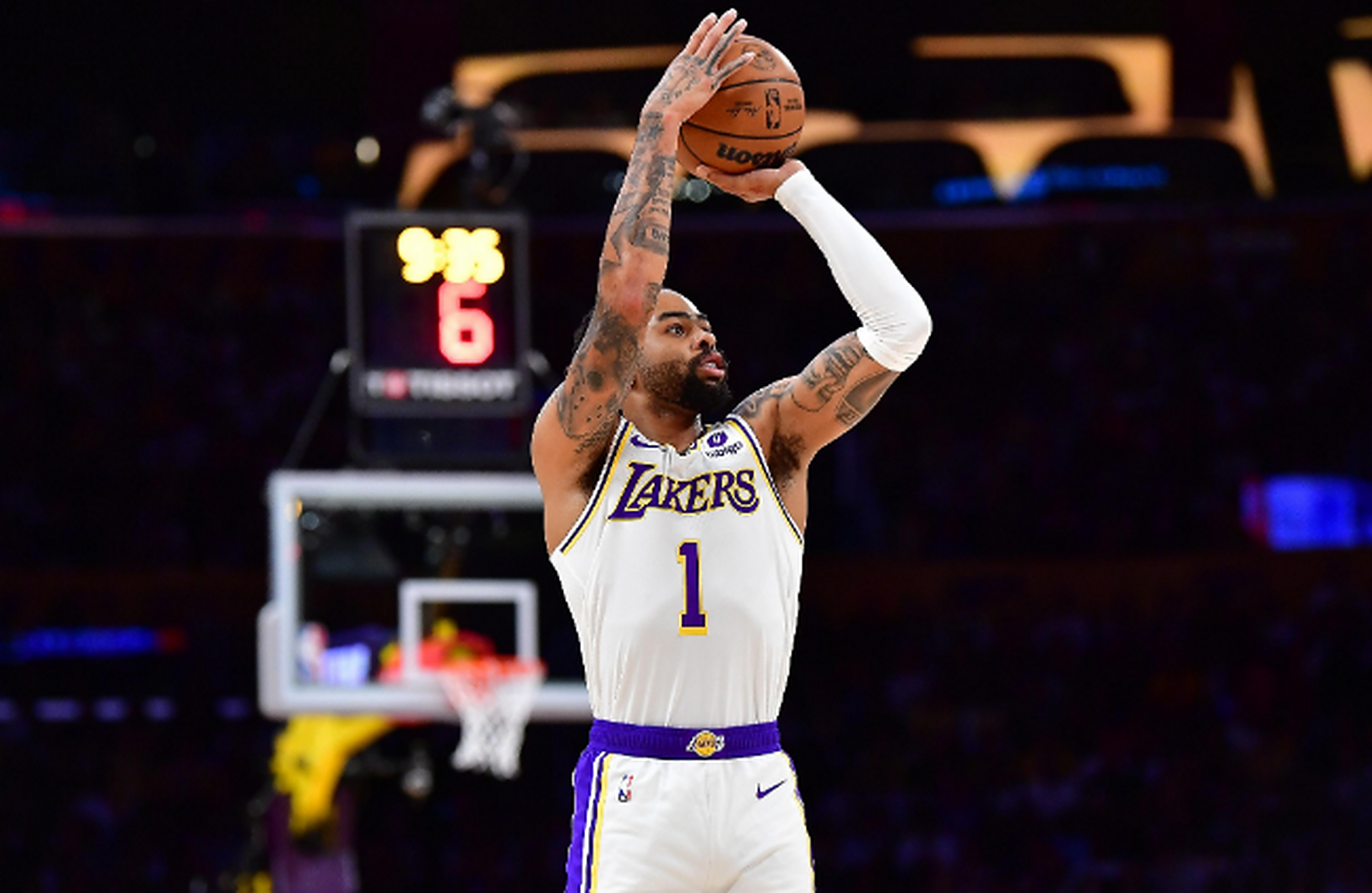 据统计,今日湖人全队三分25投仅7中,本赛季至今三分命中率低至29.