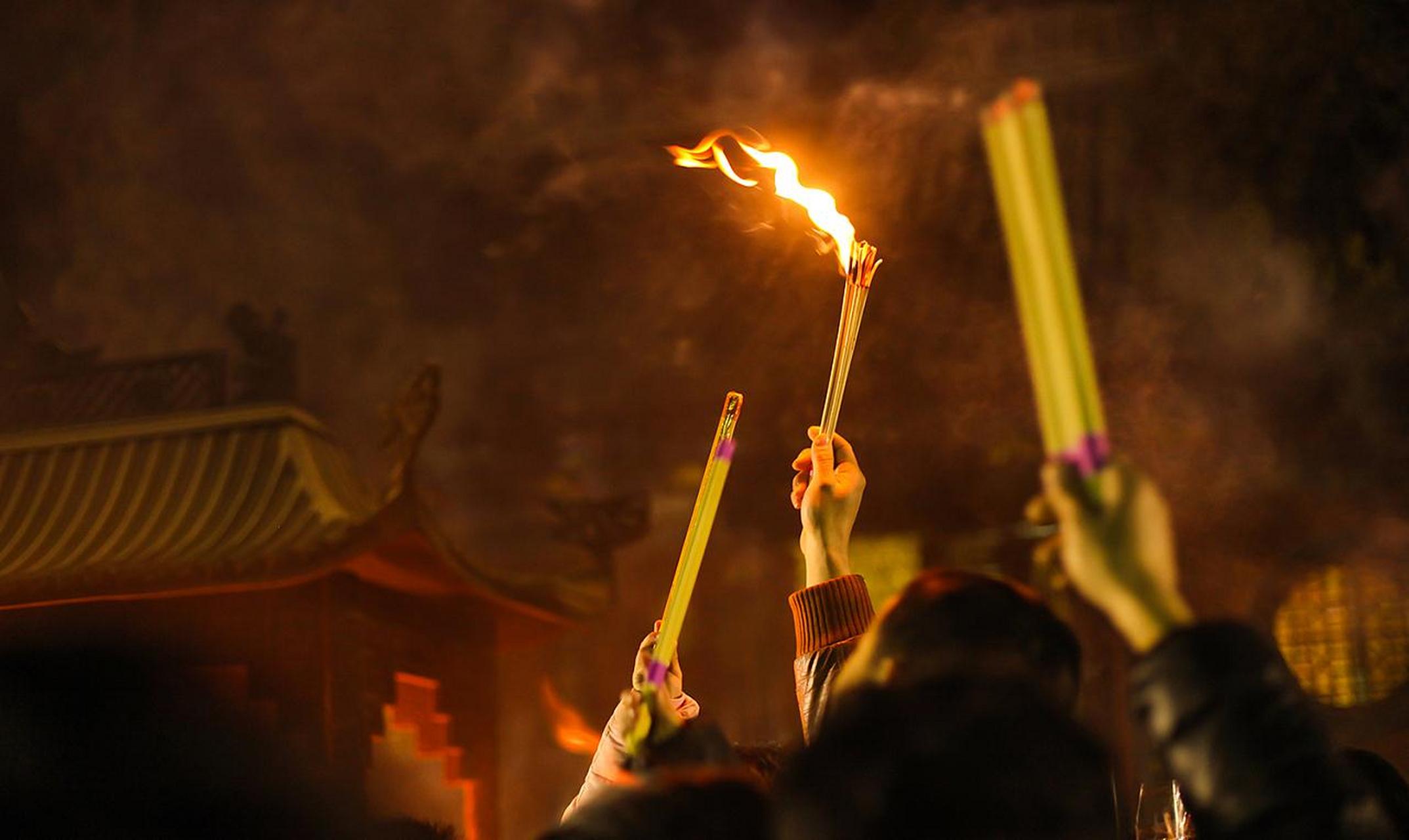 你都听说过哪些民间禁忌?  1:宁借屋停丧,不借屋成双.