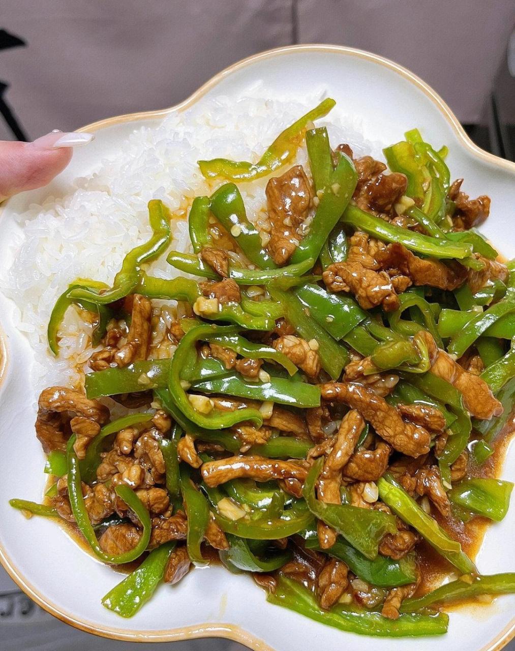 青椒肉丝盖浇饭|食材简单拌饭绝了7515[鸡蛋]比小炒店还好吃的