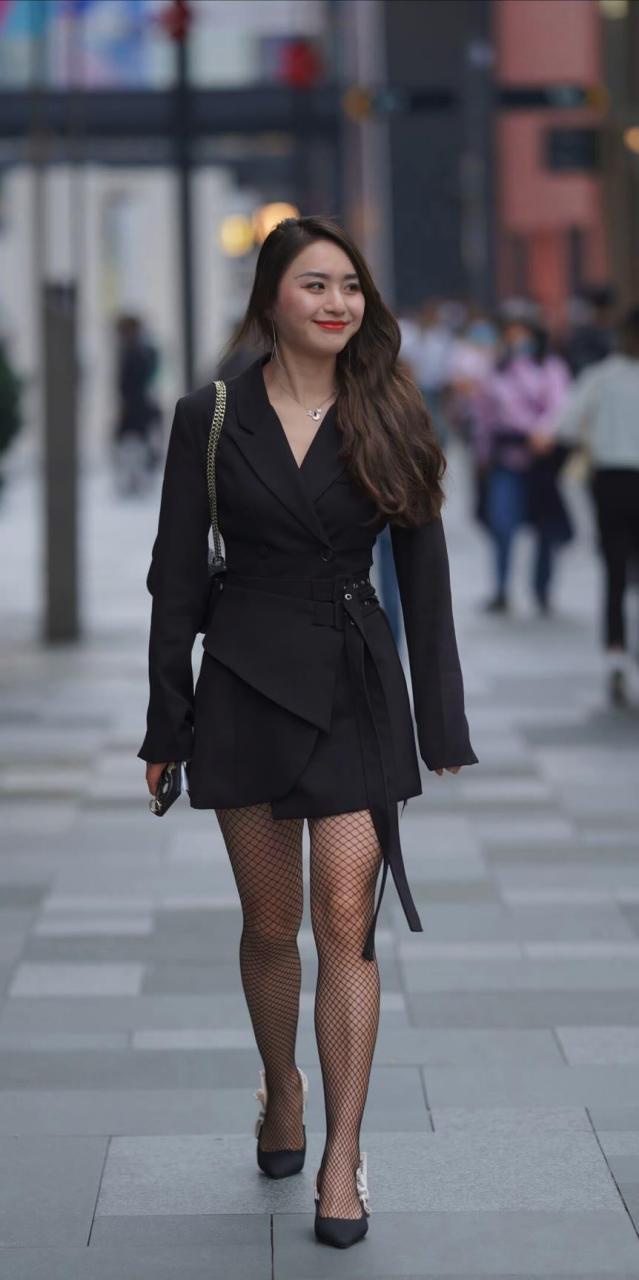 穿网状丝袜的小姐姐