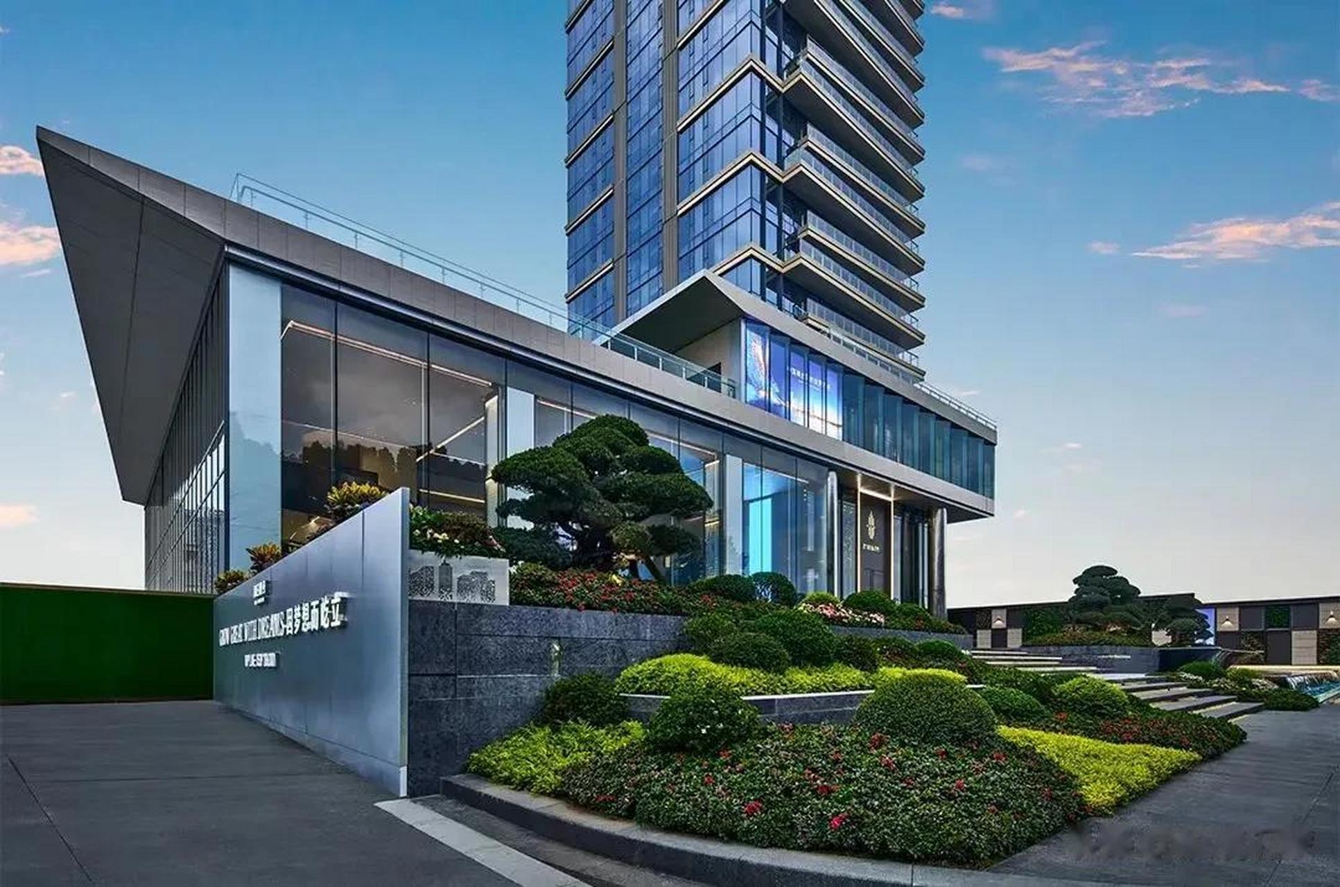 临沂北城新区澜泊湾1号t3楼封顶了,该项目共有14栋楼,目前有10栋已