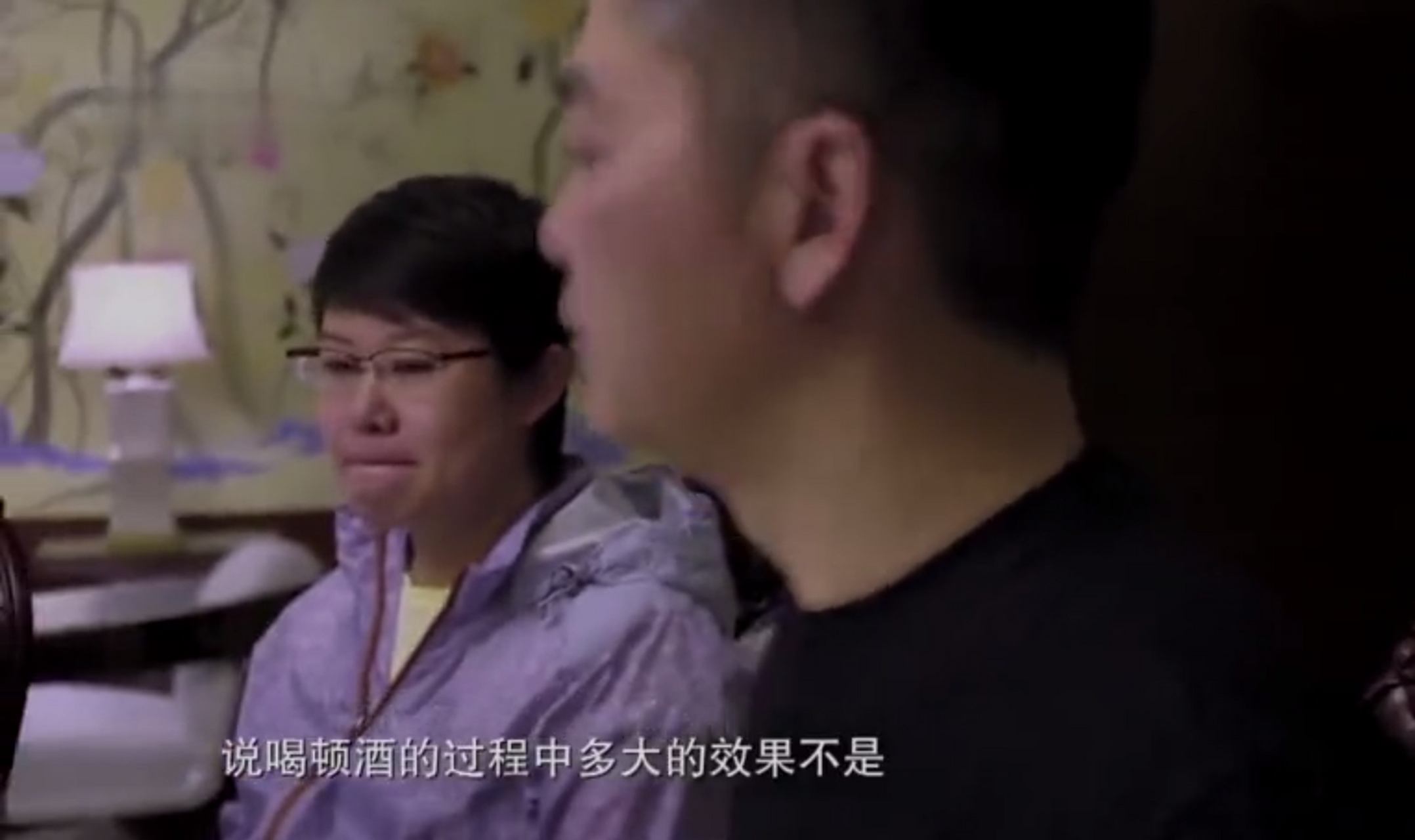 一次京东高管聚餐,副总裁杜爽突然对刘强东说:"老板,我怀孕了!