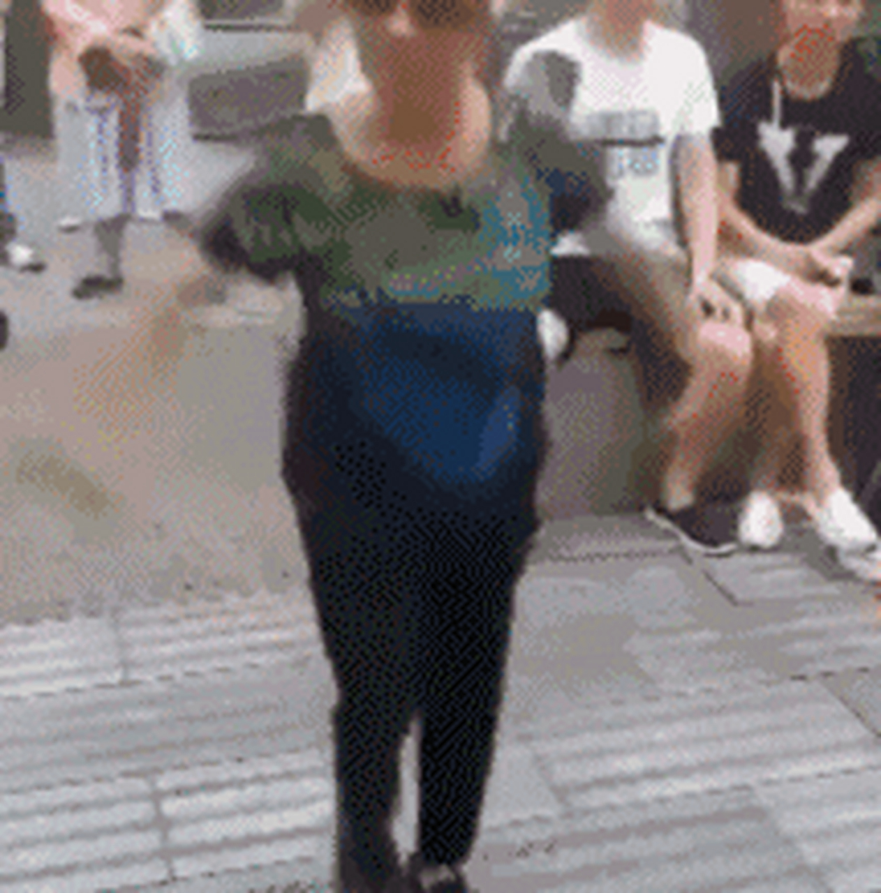 精神病人走路好奇怪(精神病引起走路往后退的原因)