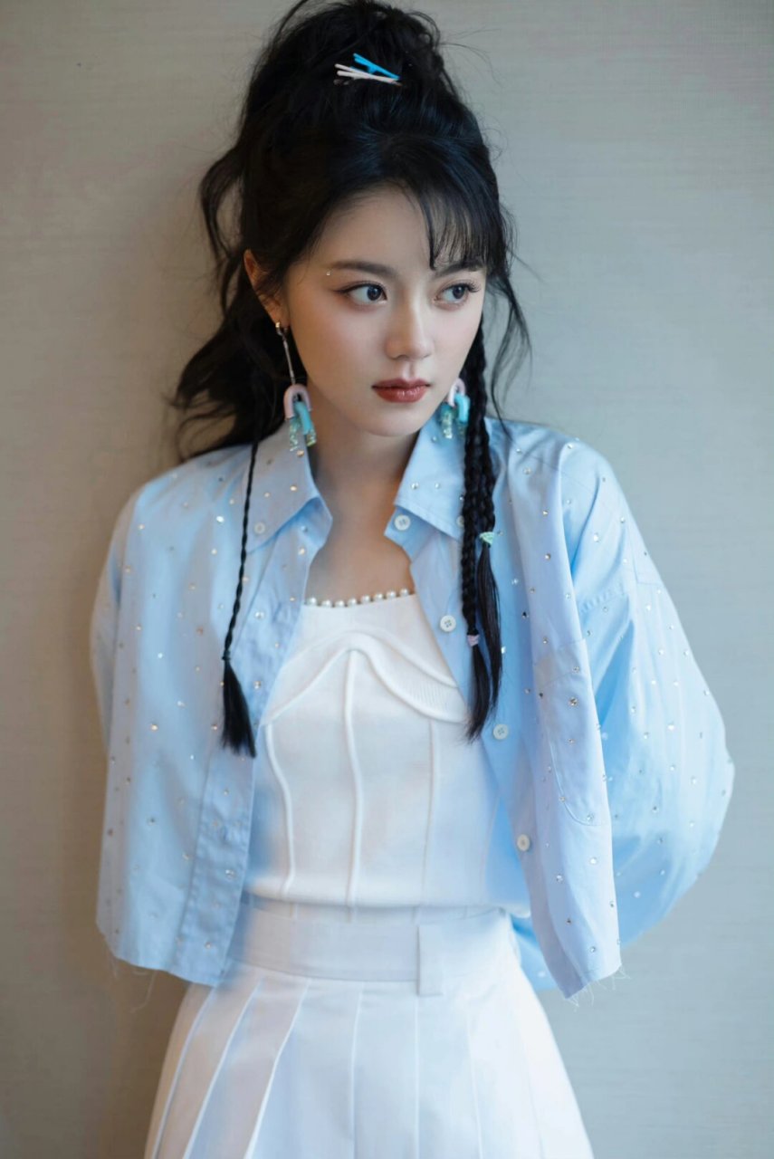 元气少女感  赵今麦的这个妆容确实很好看,展现出了她的元气少女感.