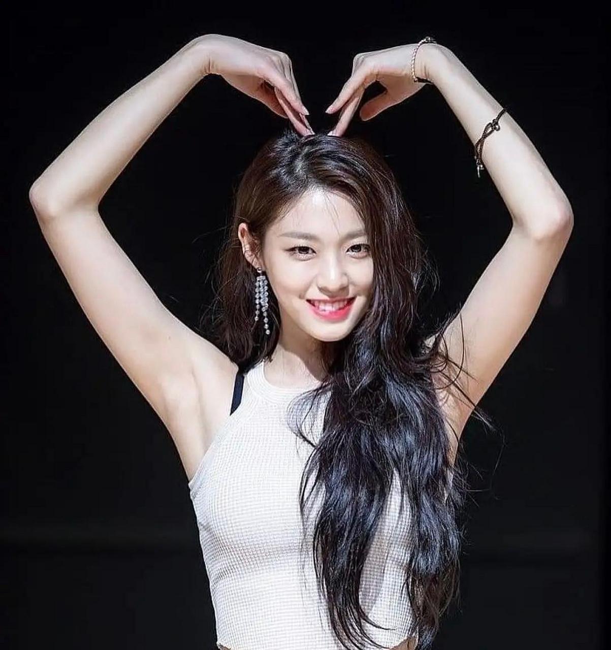 被称之为"最强肉体"    1995  出生于韩国首尔  有着极具侵略性的