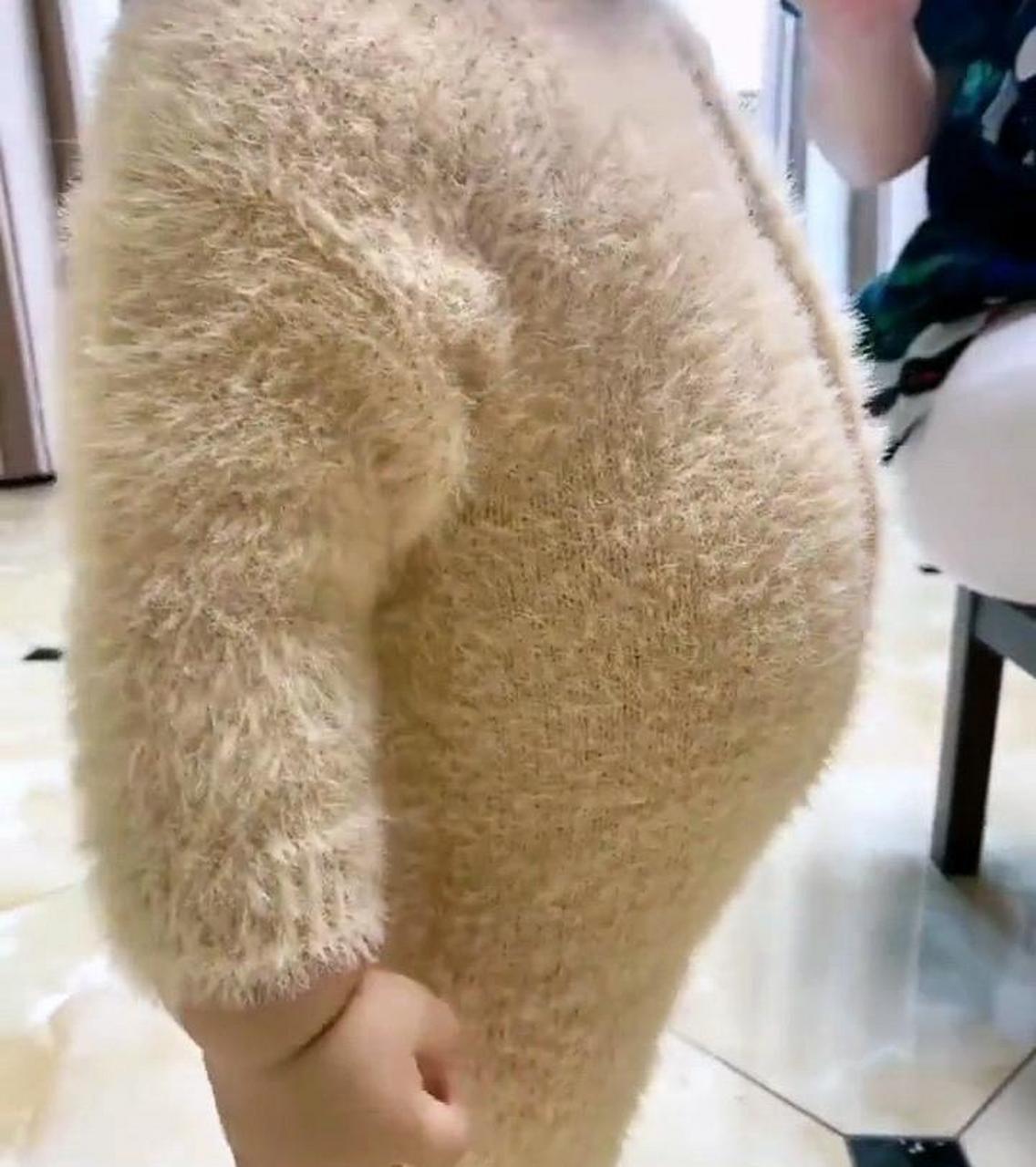 宝宝这吃得圆滚滚的小肚子,看着好可爱呀!