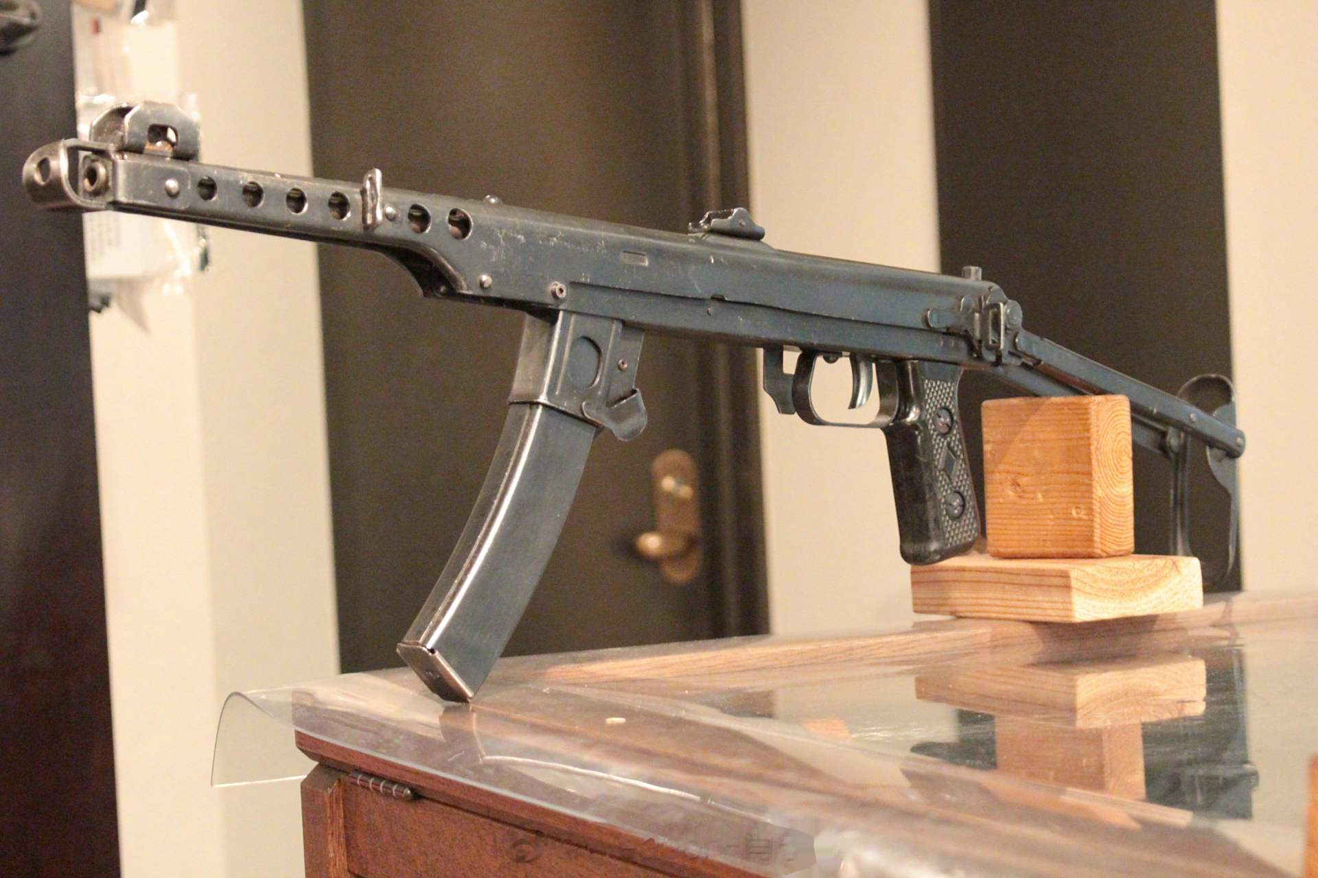 兵器影像# 日本古董枪械店售卖的中国造43型冲锋枪(仿苏制pps43撤锋