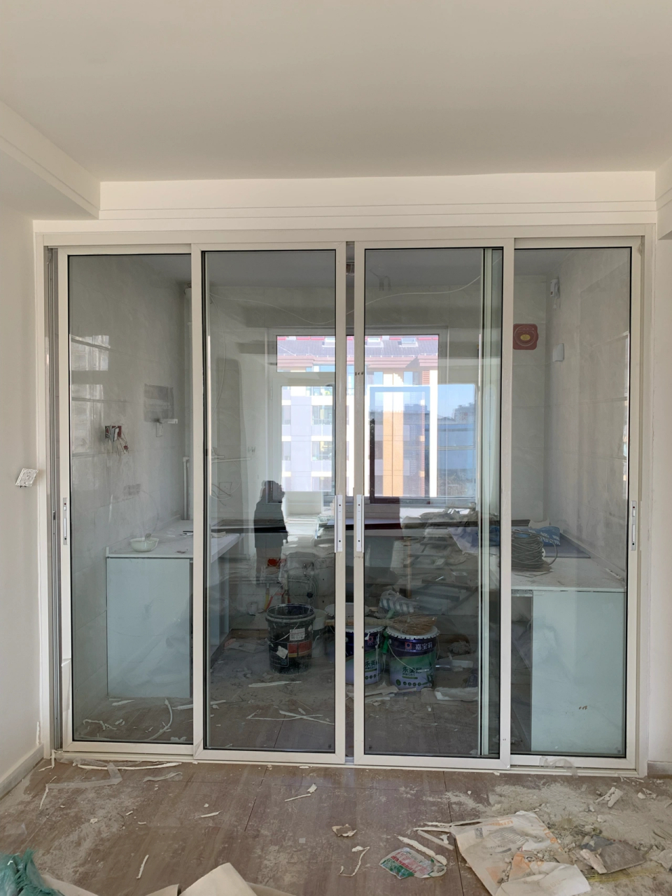 装修日记-白色推拉门俩厕所门完成 白色真的看起来好劣质啊…… 我家