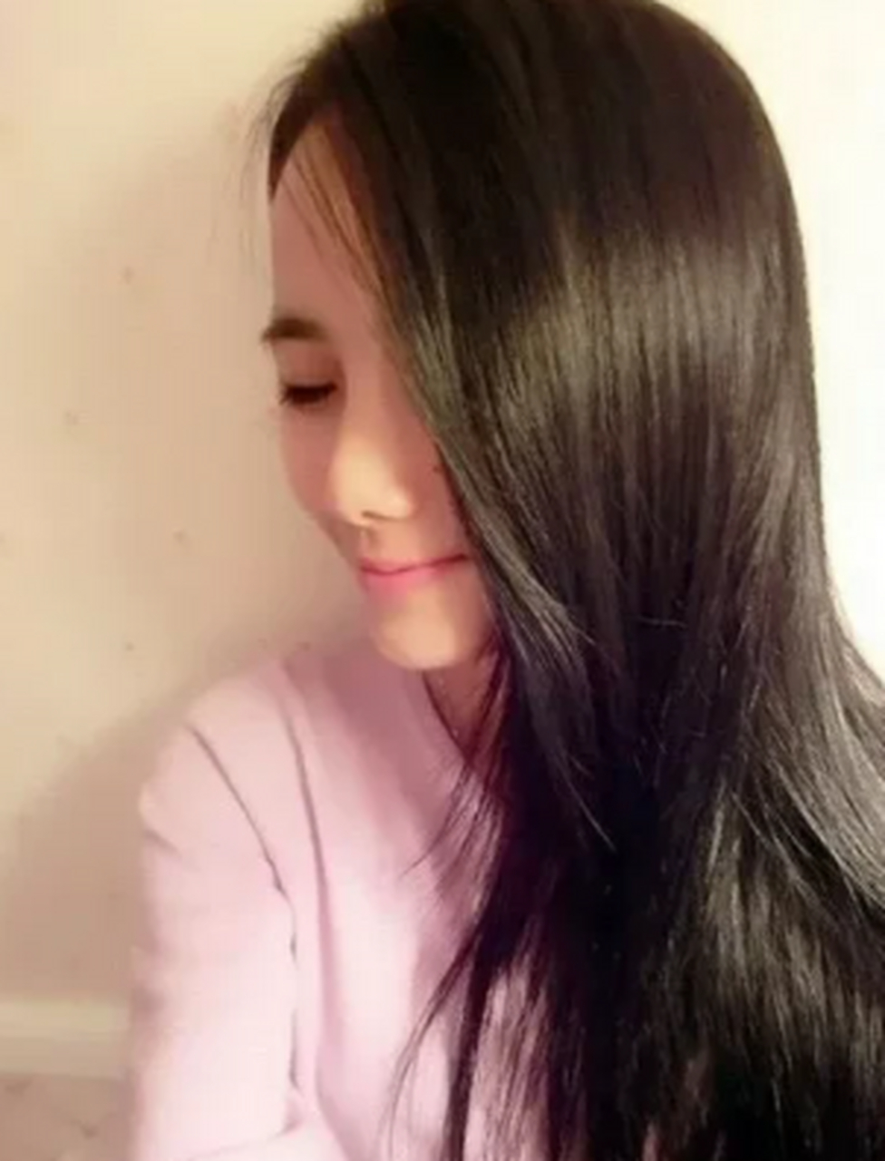 一男孩名叫兰天,十几年前在qq上聊了一个名叫白可凡的女孩,当时两个人