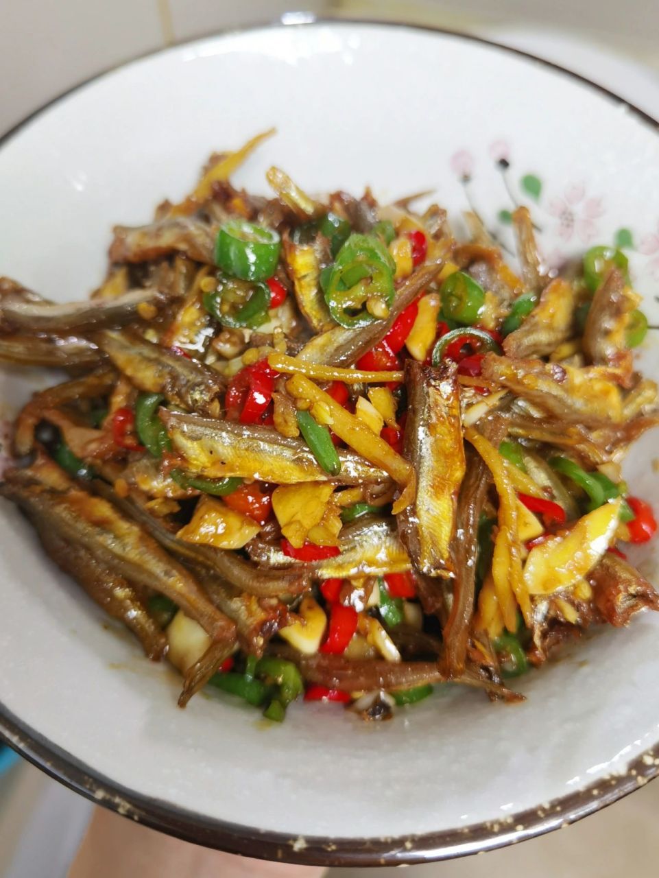 湖南香辣小鱼干,越吃越上头,超级过瘾 今天分享一道湖南特色菜,香辣