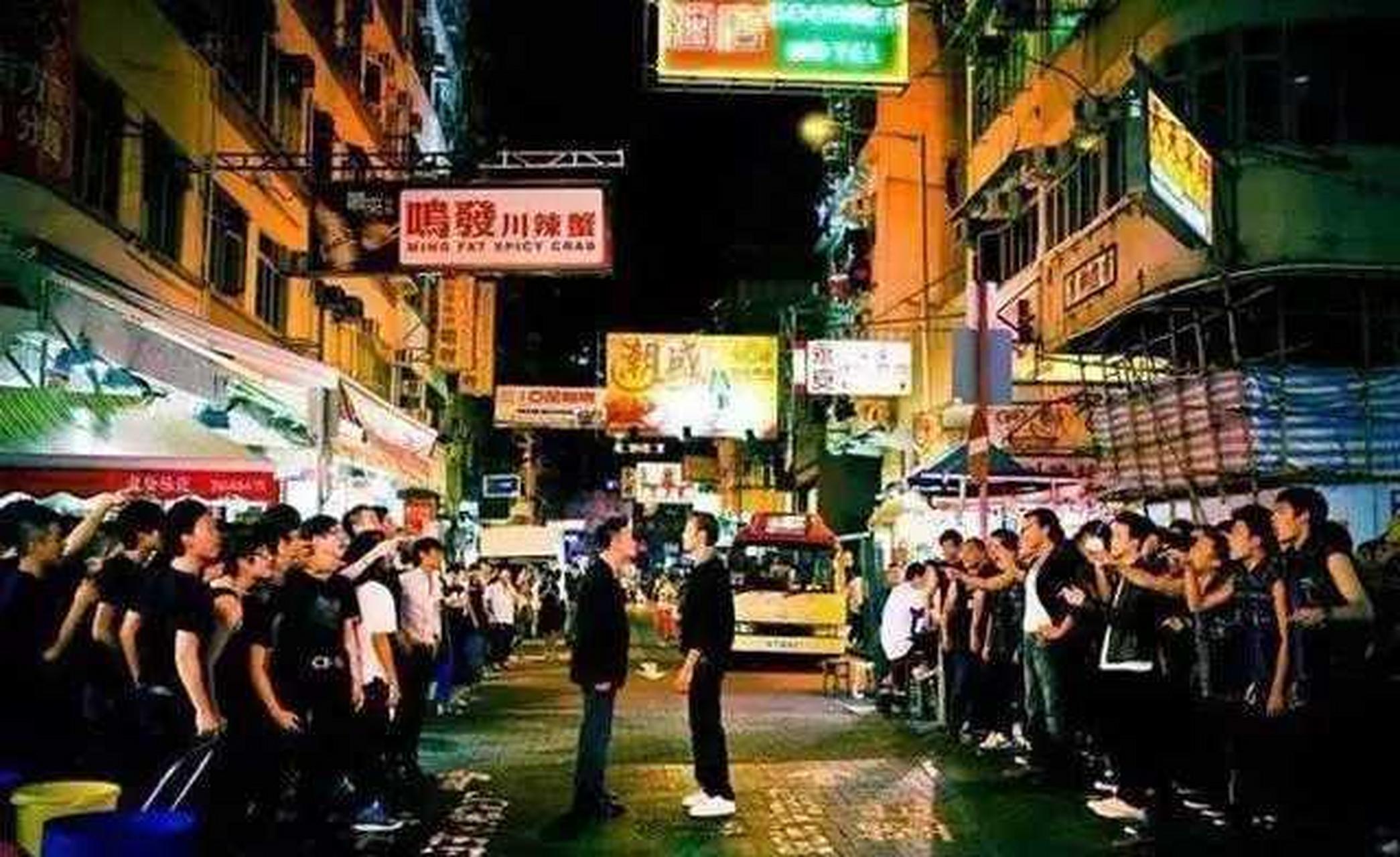 2002年,"香港地产巨头"杨家安,找到湖南帮行动组组长"小毛",满脸怨恨